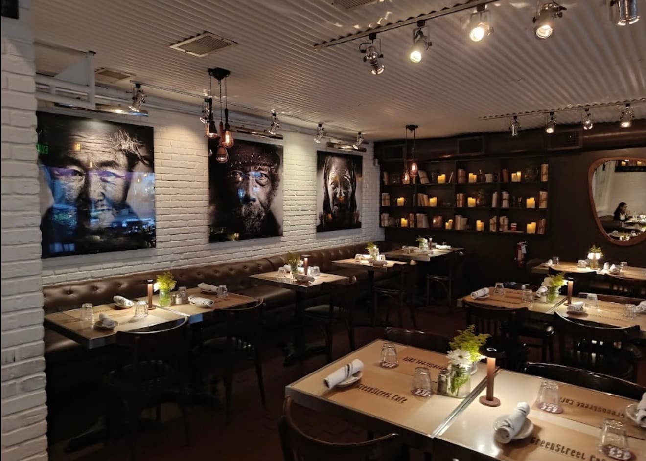 Interior view of Greenstreet Cafe in Miami