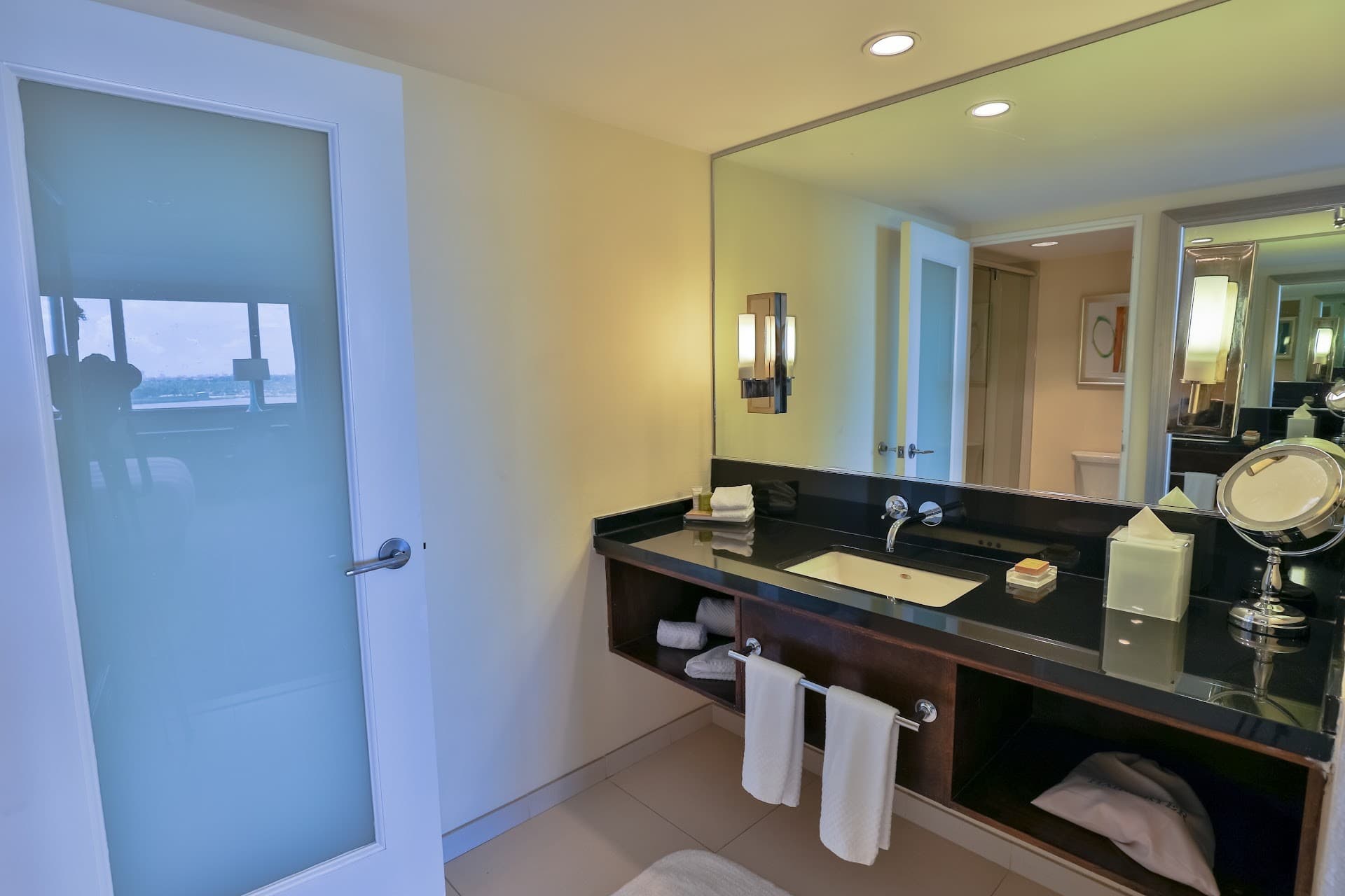 Bathroom at Hilton Miami Airport Blue Lagoon hotel