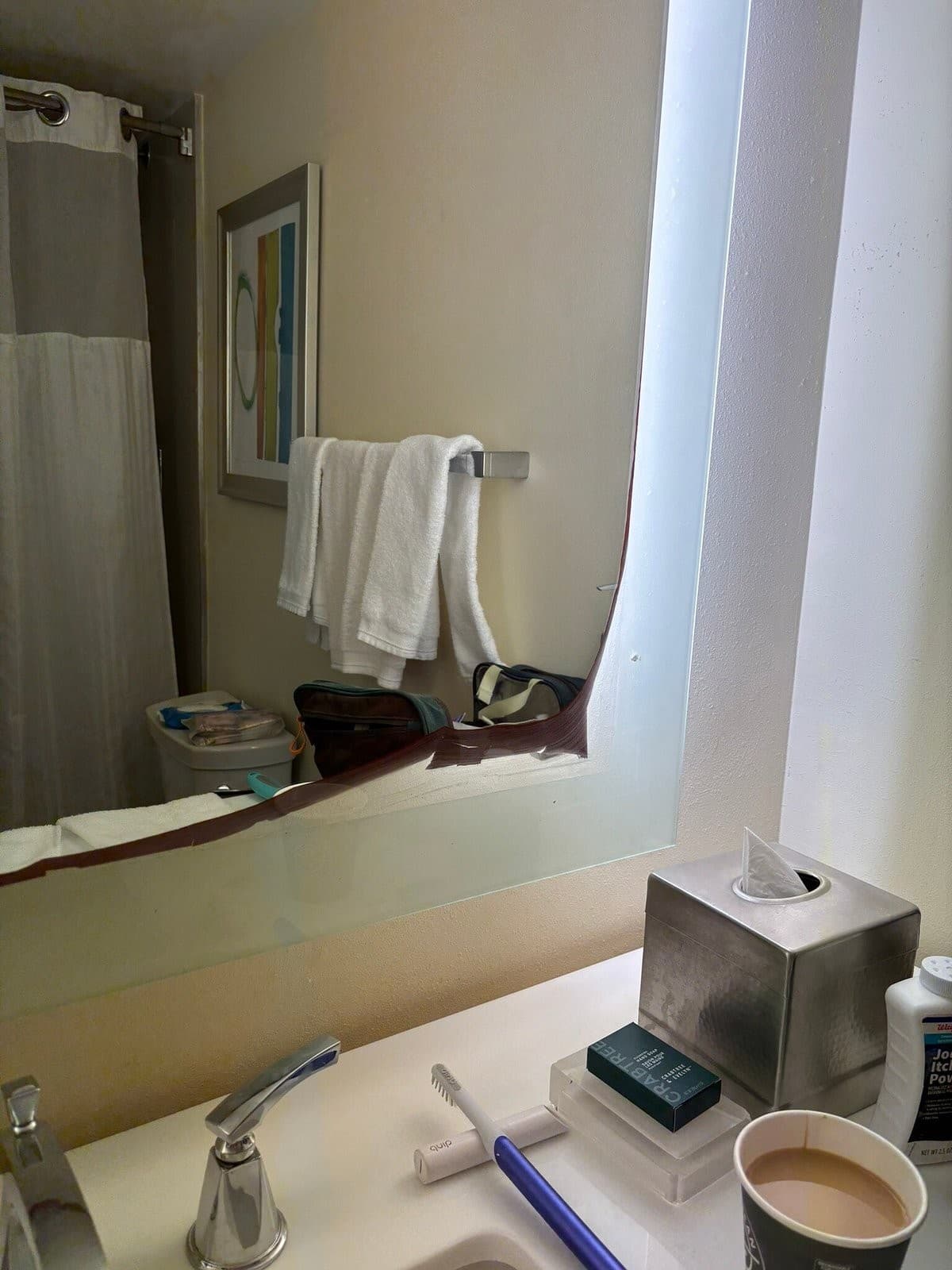 Bathroom at Hilton Miami Airport Blue Lagoon hotel in Miami