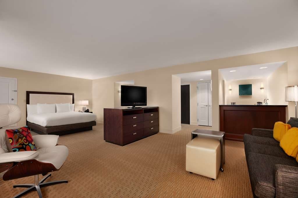 Luxurious suite at Hilton Miami Airport Blue Lagoon