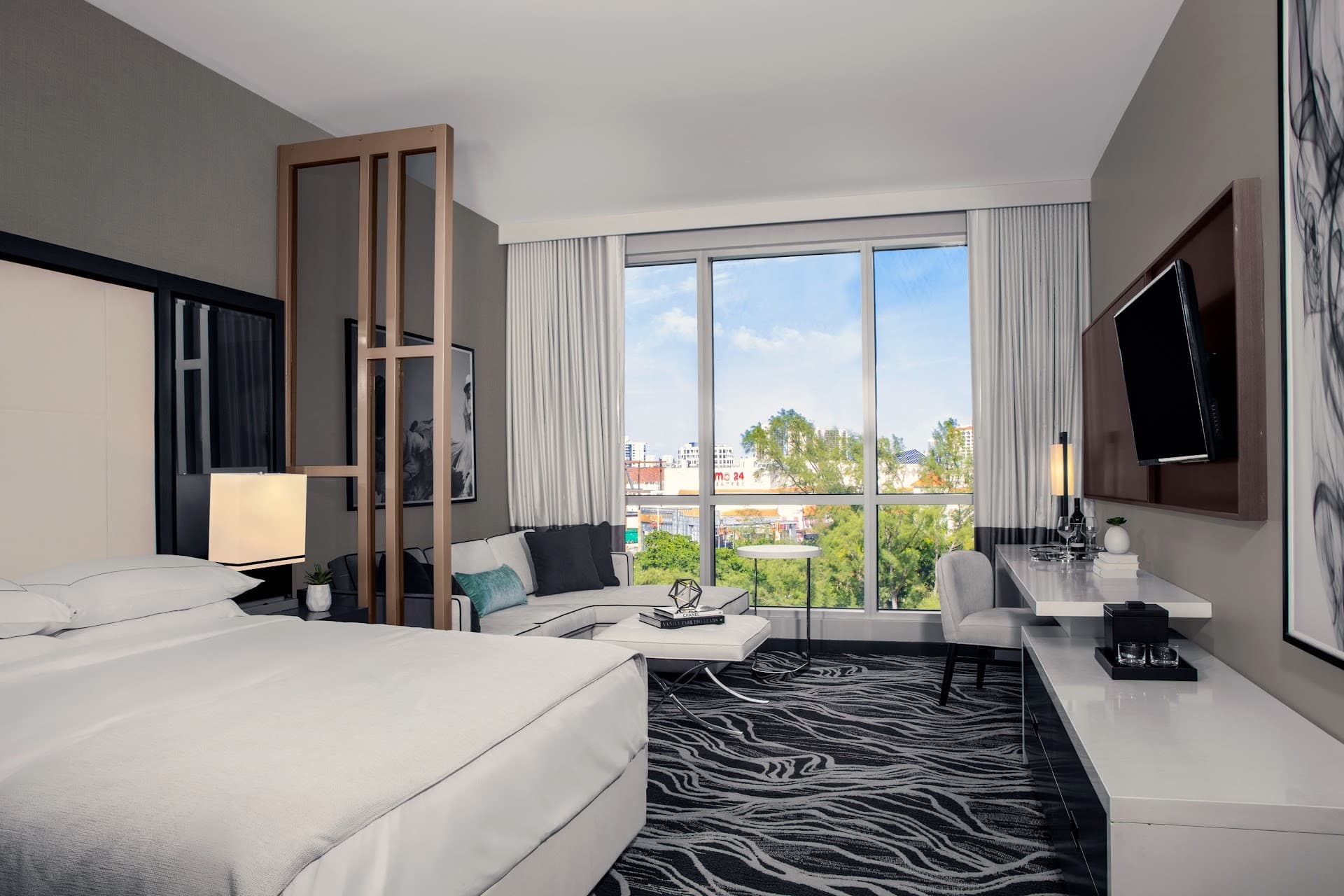Hilton Miami Aventura guest room with modern decor