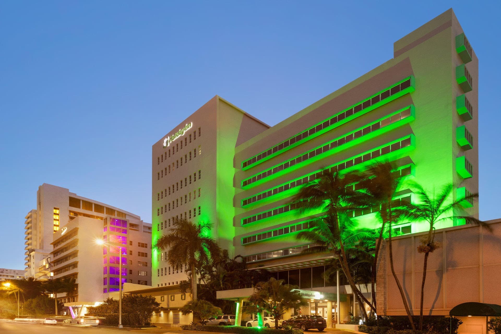 Holiday Inn Miami Beach-Oceanfront hotel exterior at dusk