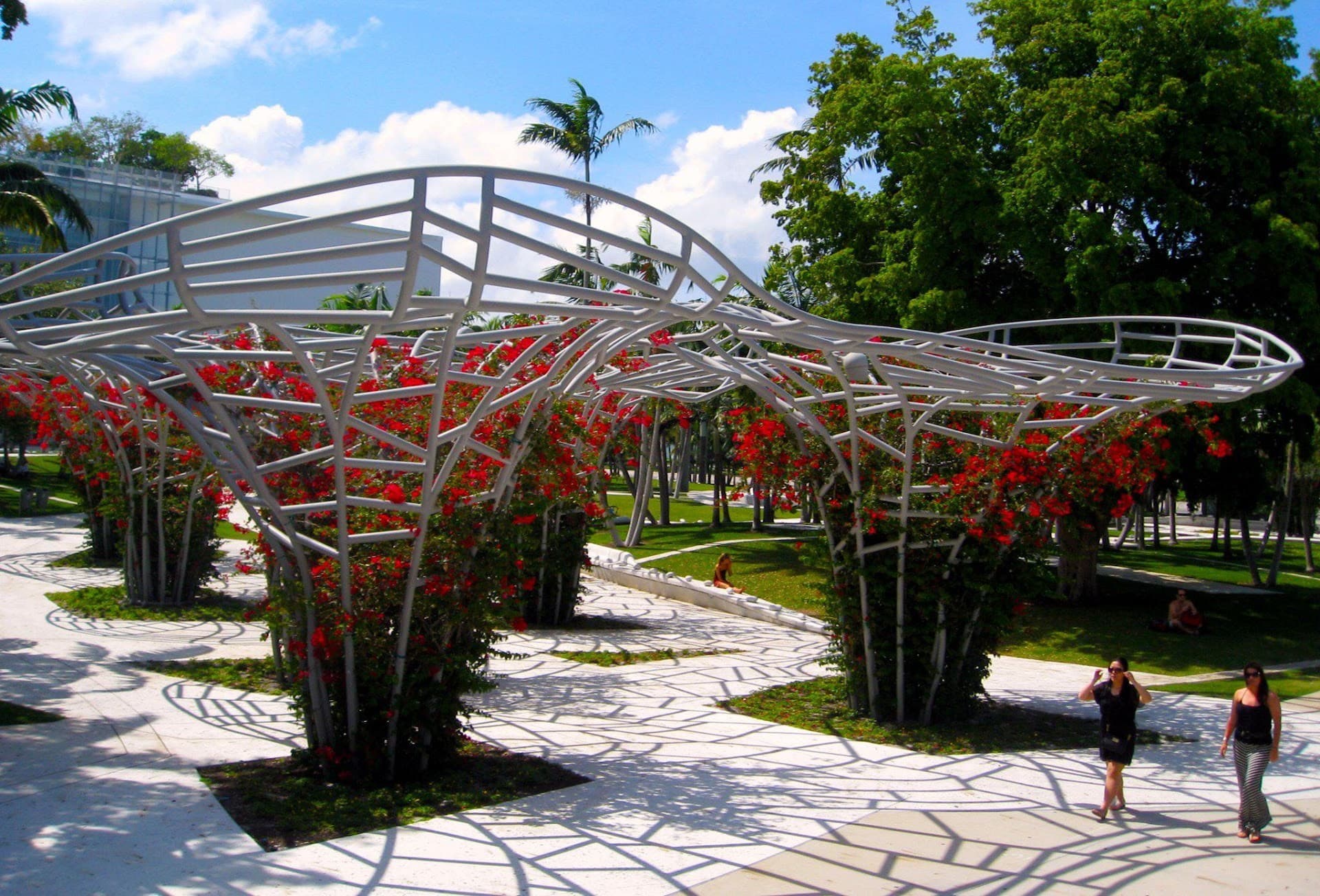 Holiday Inn Miami Beach-Oceanfront garden area featuring vibrant flowers