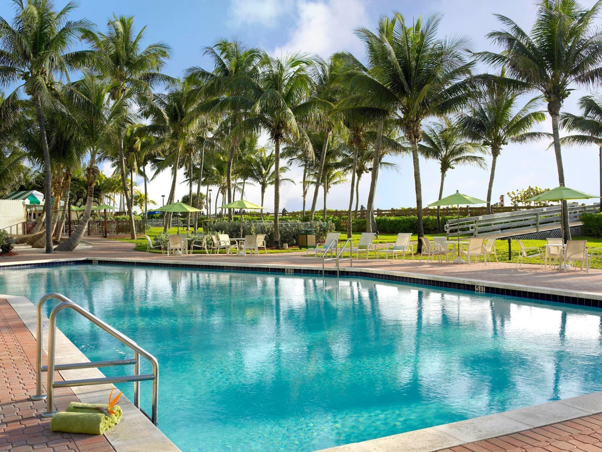 Holiday Inn Miami Beach-Oceanfront pool area in Miami Beach