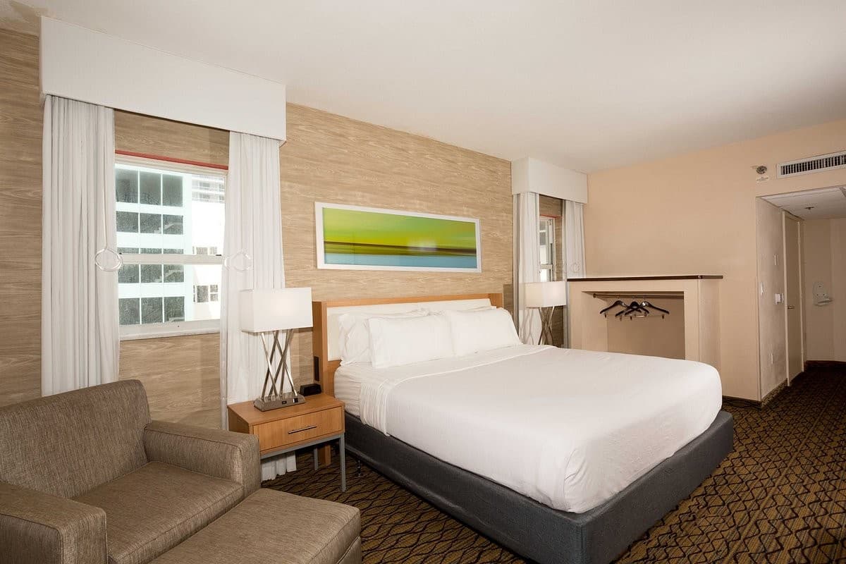 Holiday Inn Miami Beach-Oceanfront hotel room