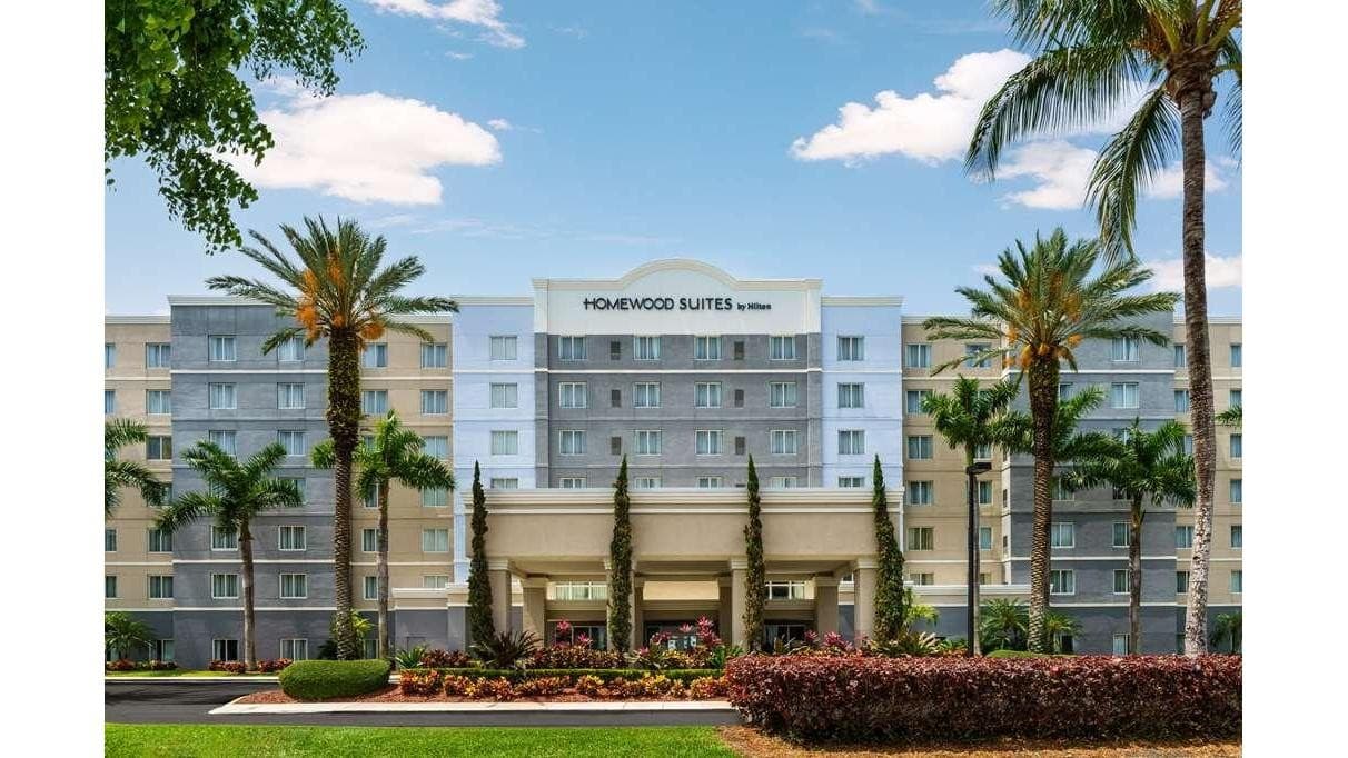Homewood Suites by Hilton Miami-Airport/Blue Lagoon hotel exterior