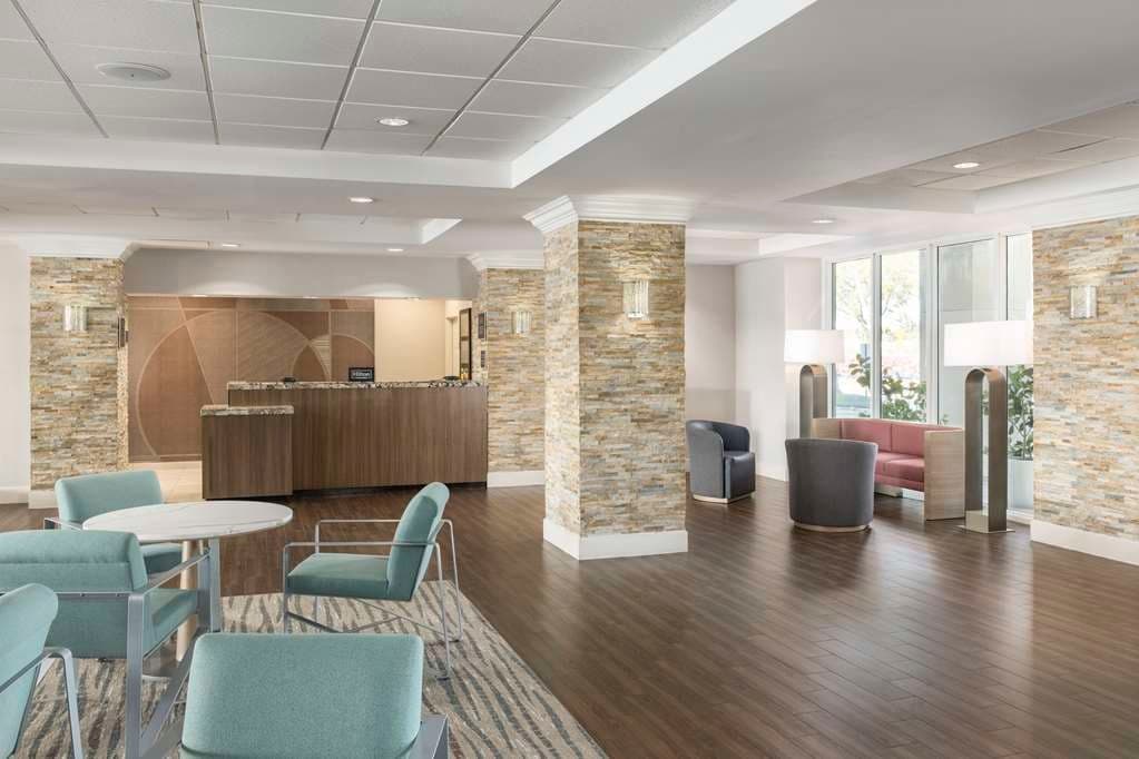 Homewood Suites by Hilton Miami-Airport/Blue Lagoon lobby