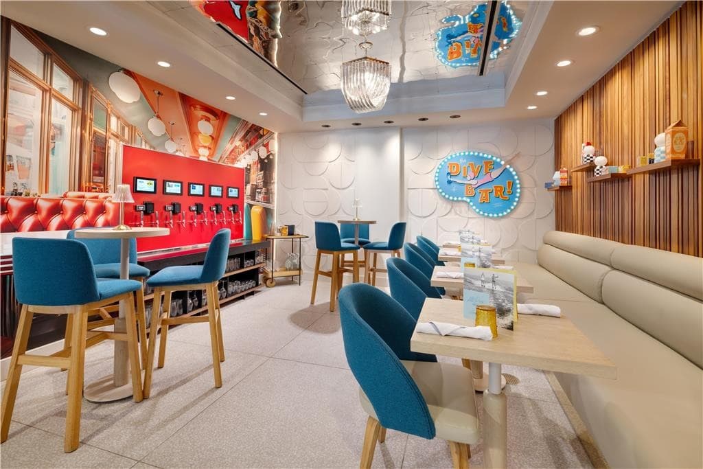 Dining area at Hotel Continental Miami Beach, Tapestry Collection