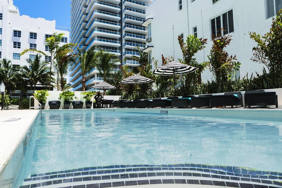 Hotel Croydon Miami Beach pool area in Miami Beach