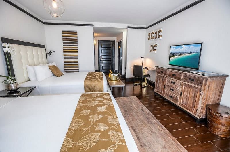 Hotel Croydon Miami Beach guest room interior