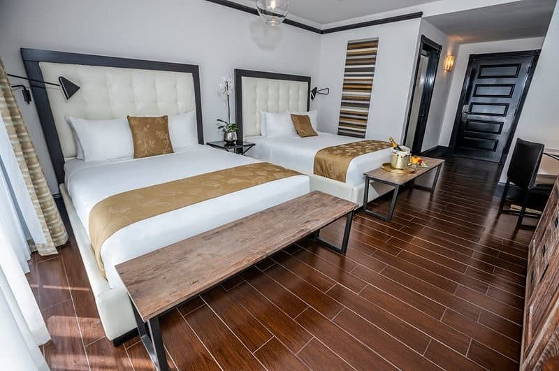 Hotel Croydon Miami Beach guest room with two beds