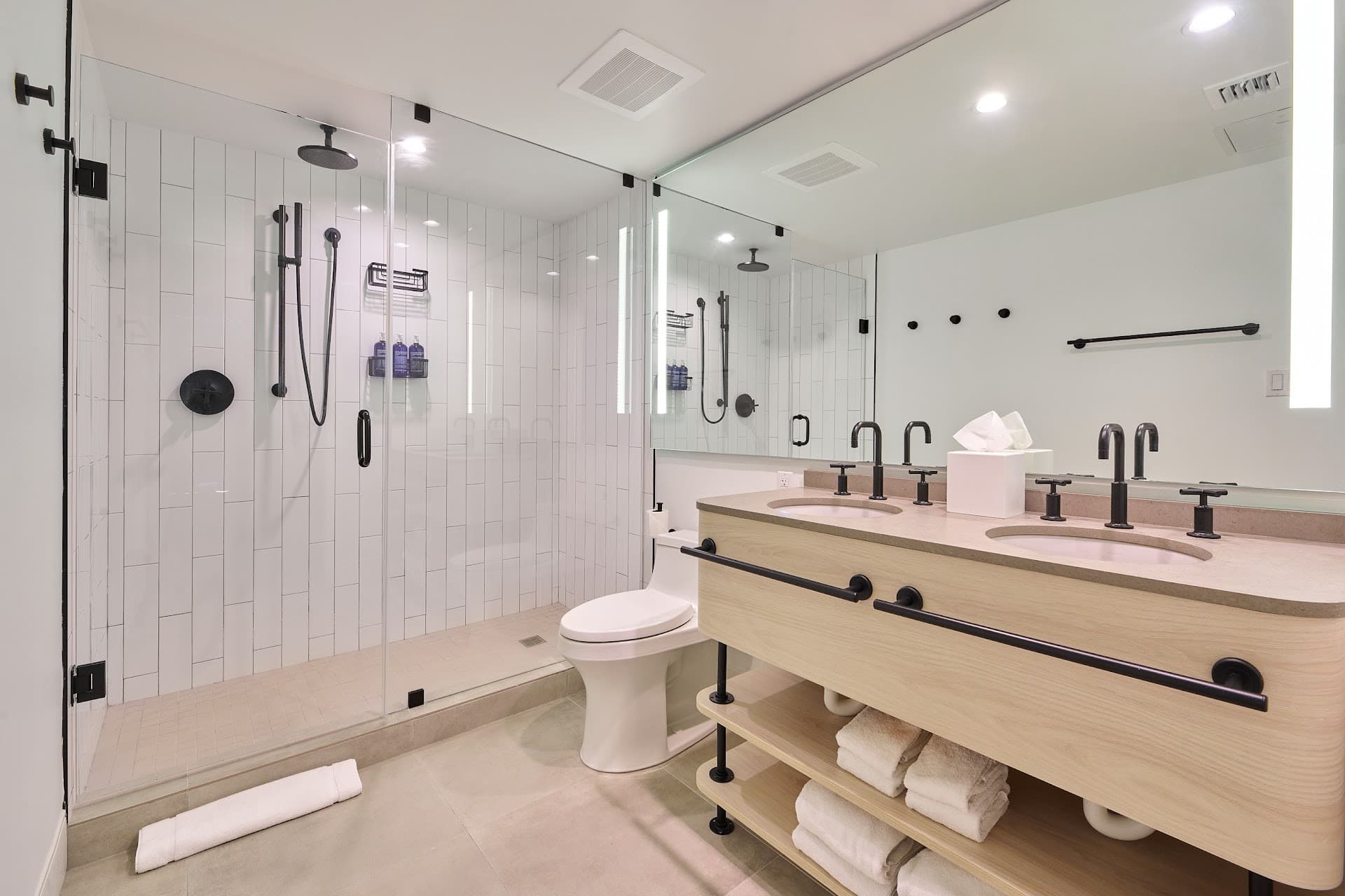 Elegant bathroom at Hotel Greystone in Miami Beach