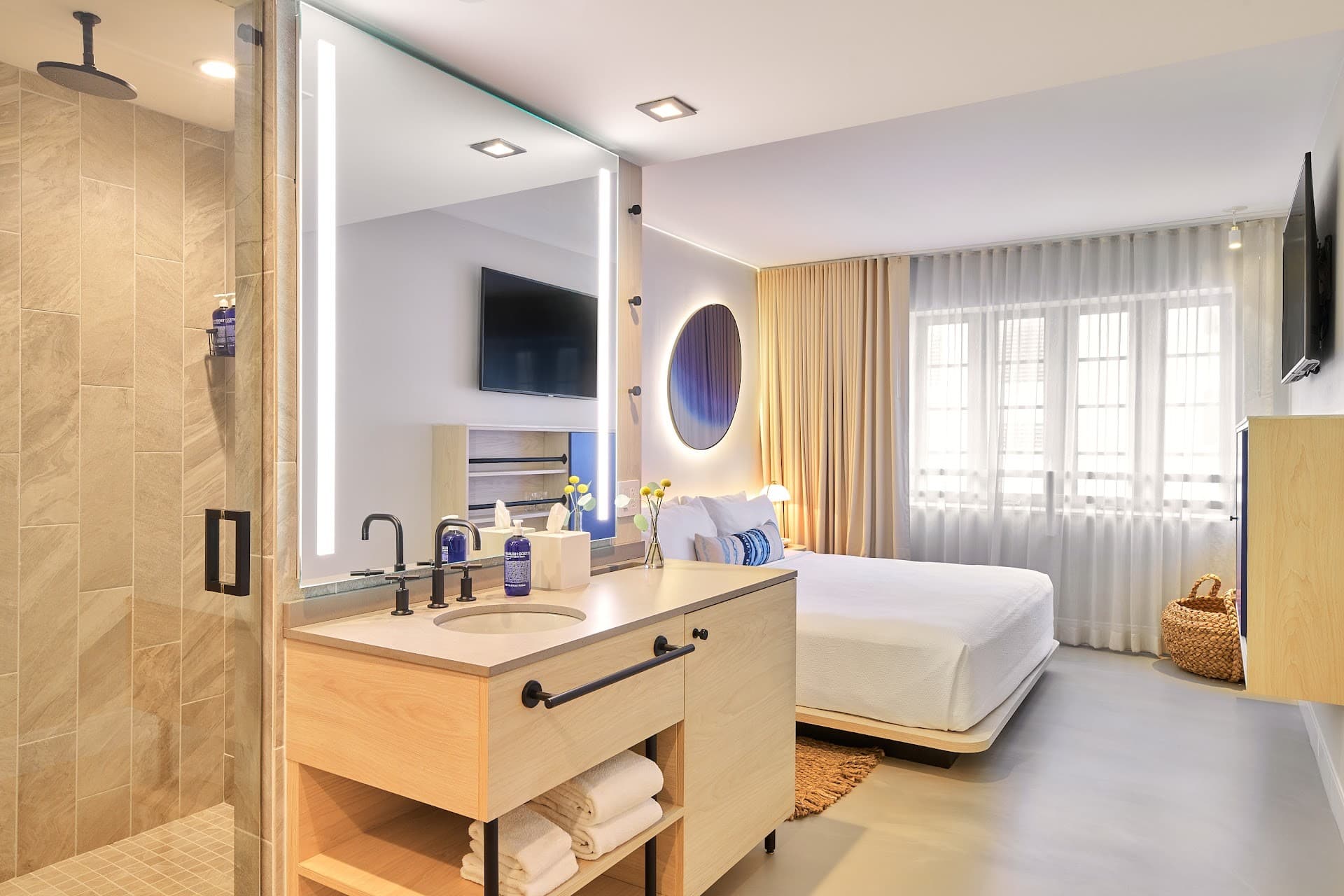Hotel Greystone premium room in Miami Beach