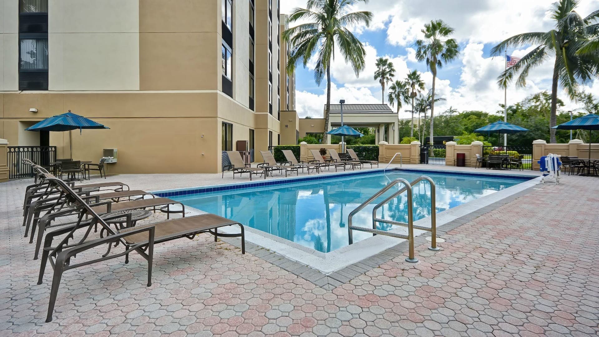 Hyatt Place Miami Airport-West/Doral pool area