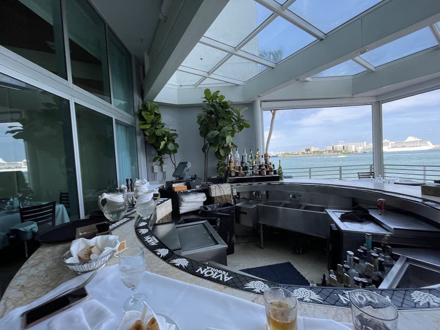 Bar area at Il Gabbiano restaurant in Miami