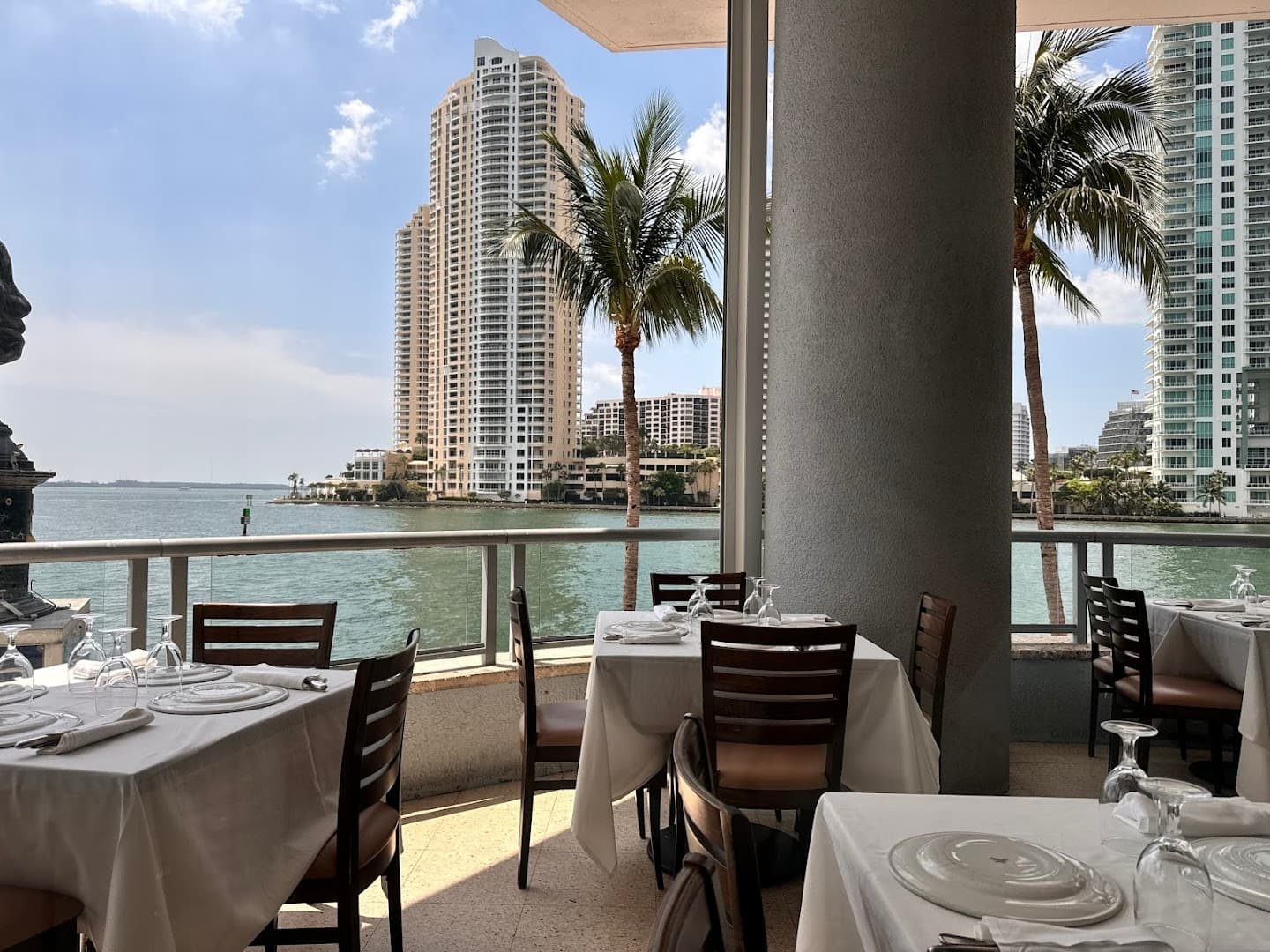 Dining area at Il Gabbiano restaurant in Miami
