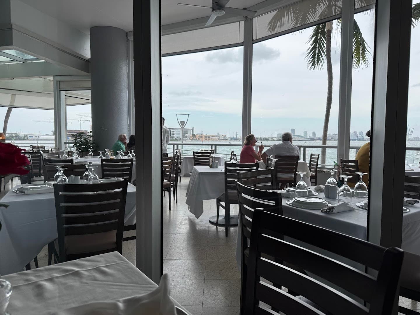 Dining scene at Il Gabbiano restaurant in Miami