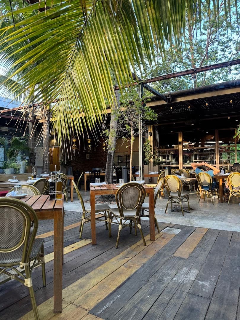 Ironside Pizza outdoor seating area in Miami