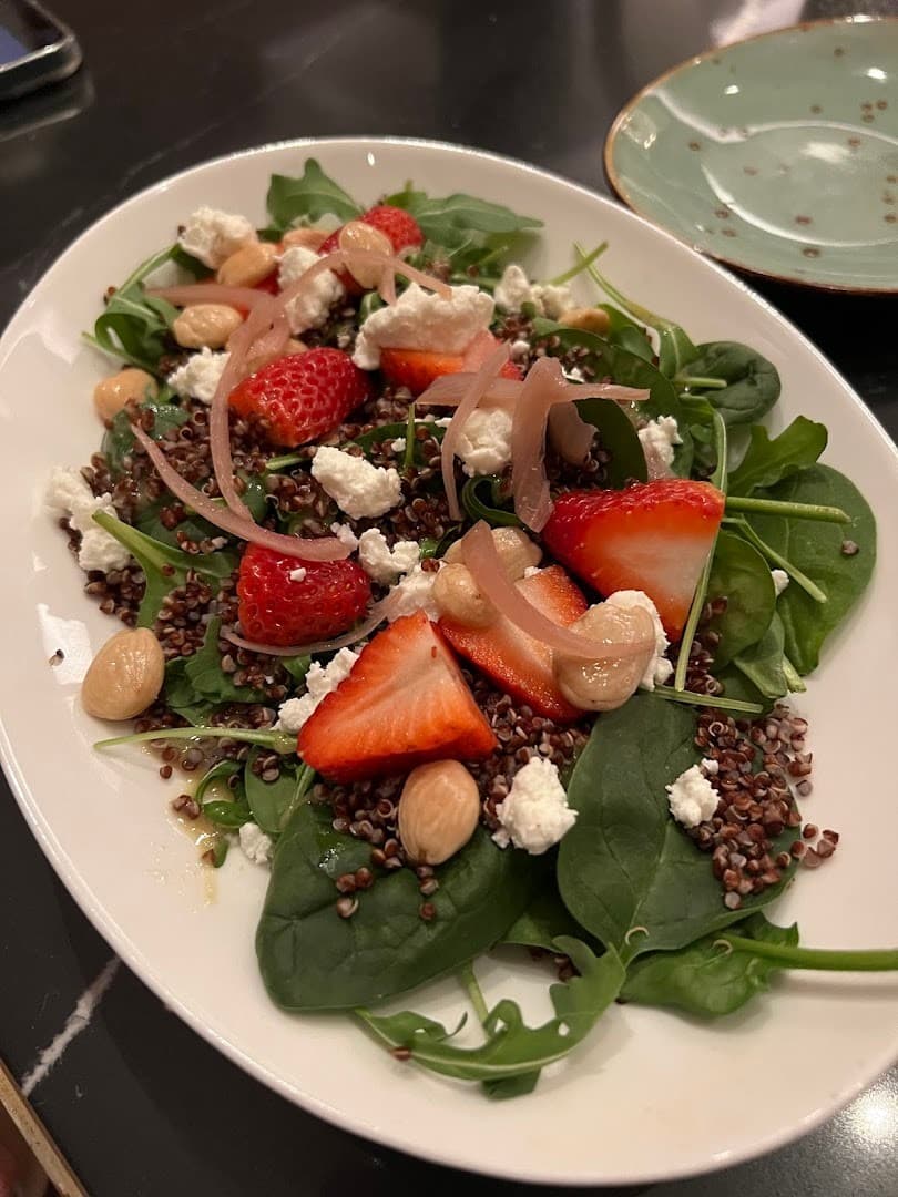 Salad with strawberries and quinoa at Isabelle’s Coconut Grove, Miami