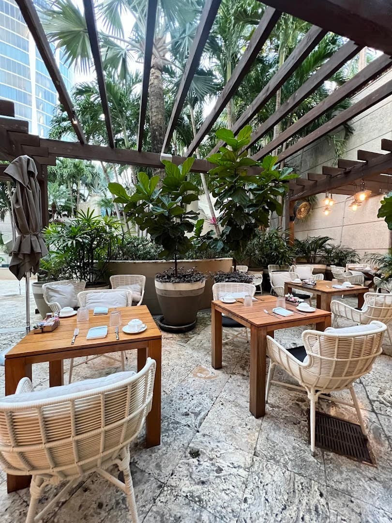 Isabelle’s Coconut Grove patio dining area in Miami