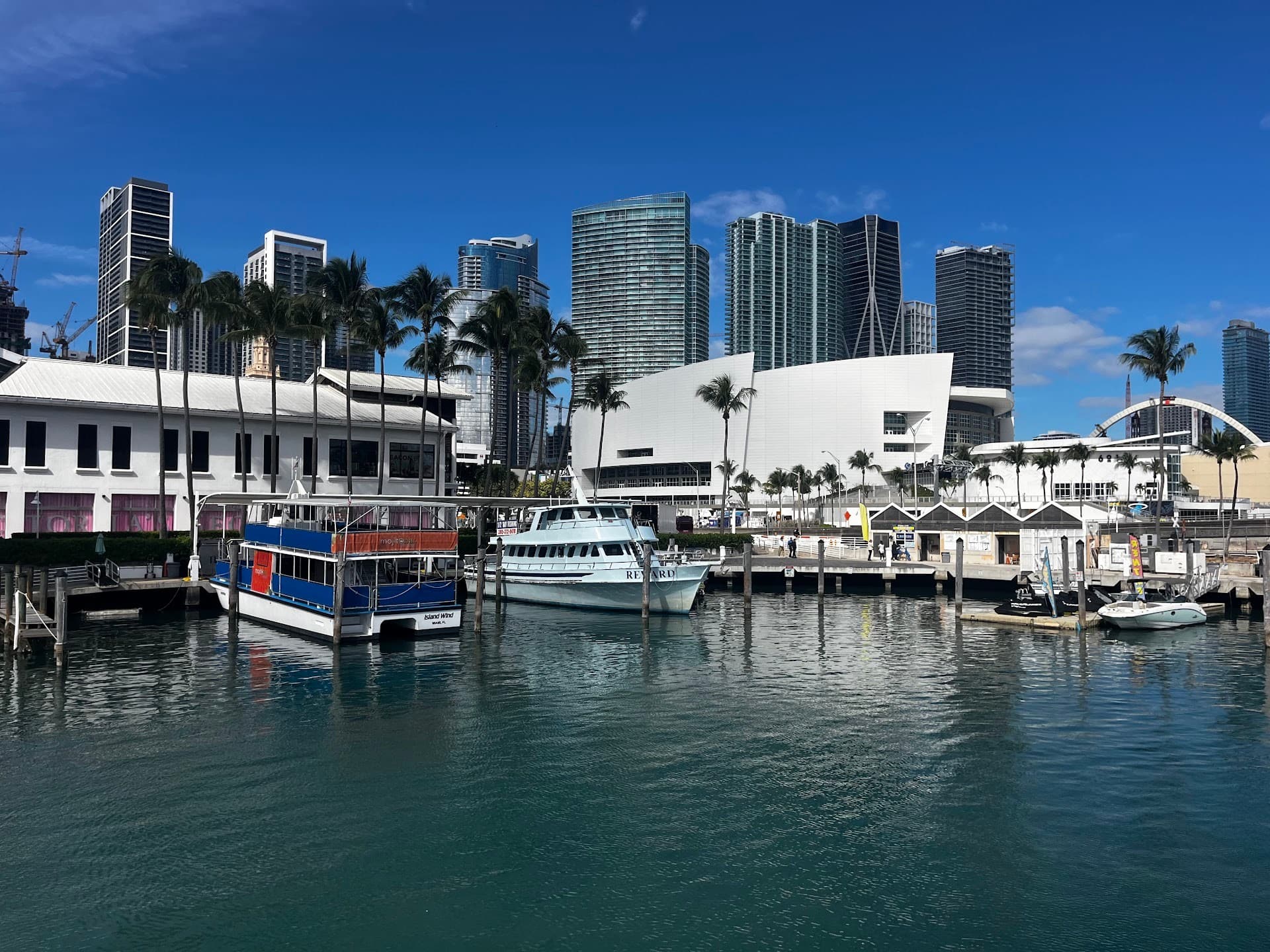 Island Queen Cruises & Tours exterior view in Miami