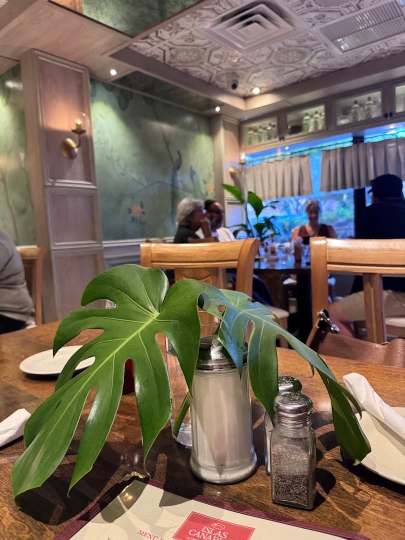 Dining scene at Islas Canarias Restaurant in Miami