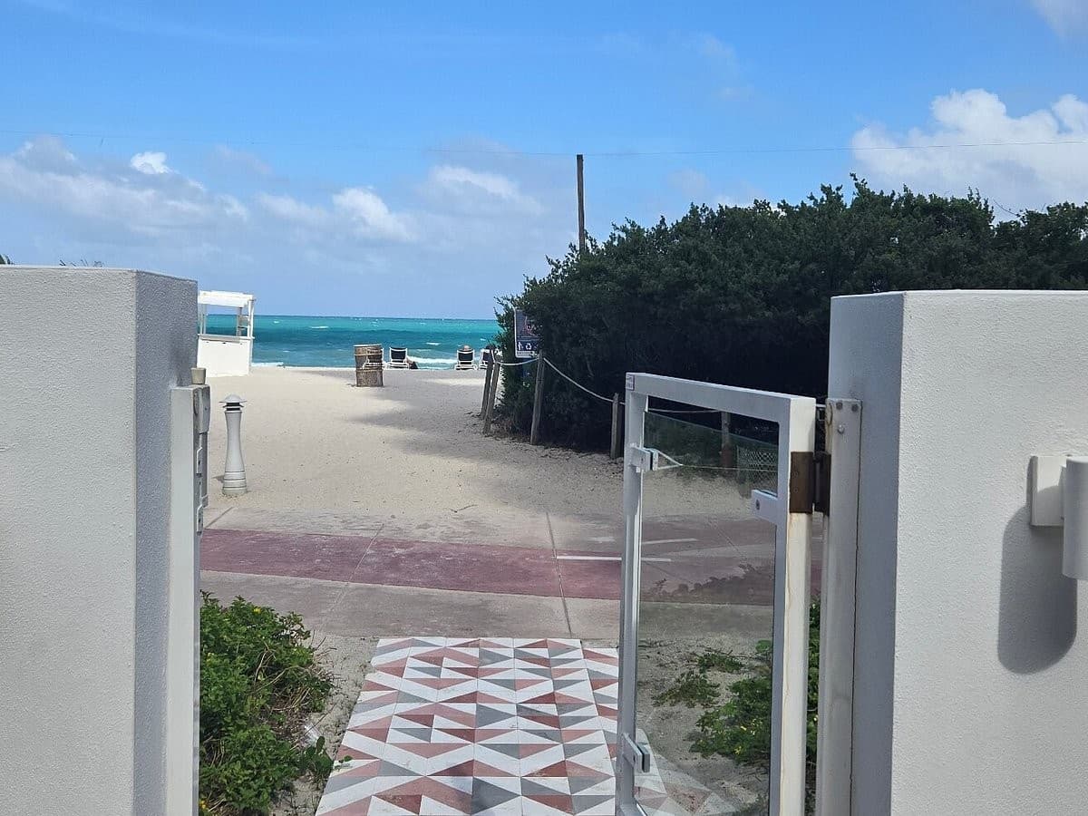 Kalypso Beach Miami entrance view to beach