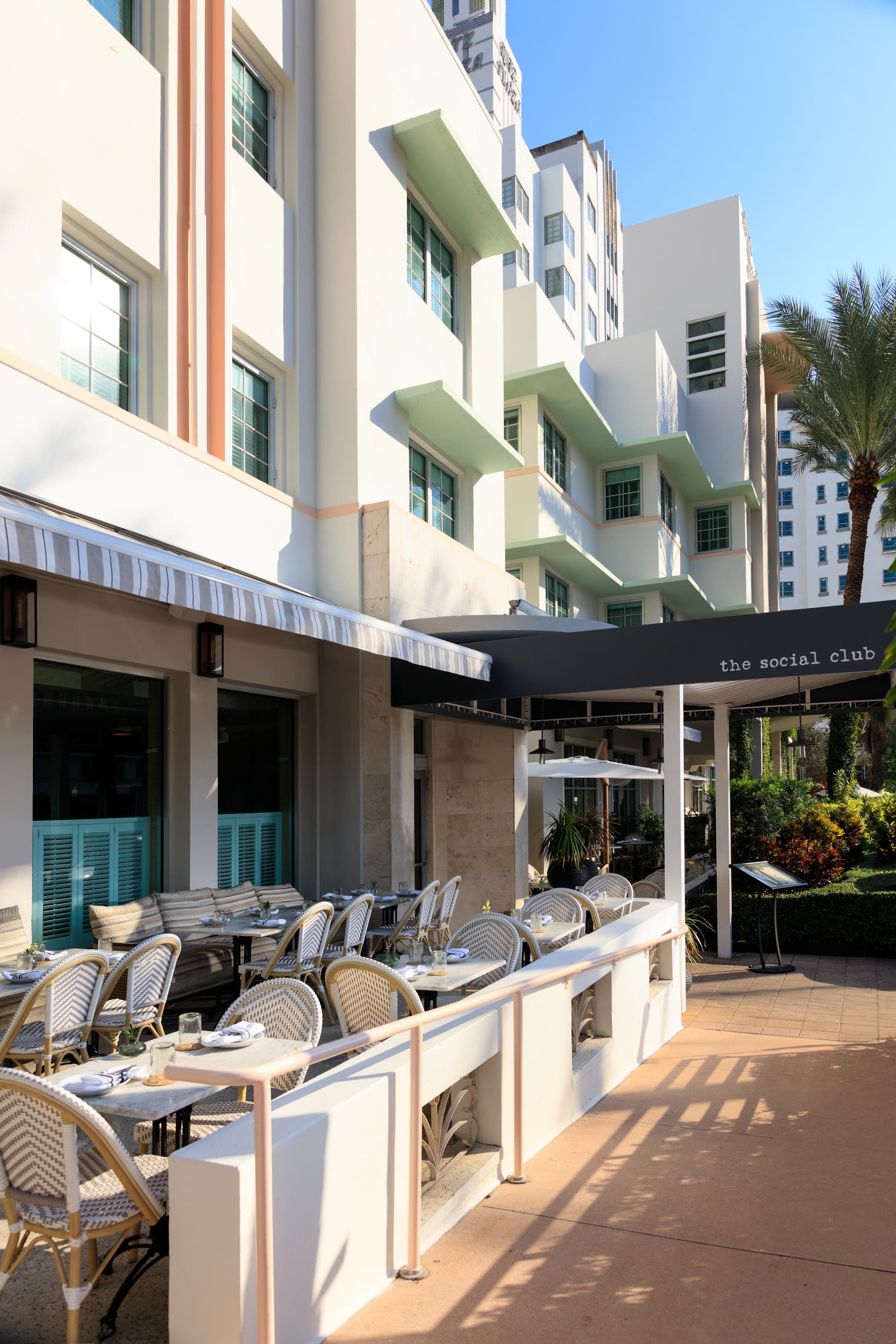 Outdoor dining area at Kimpton Surfcomber Hotel in Miami Beach