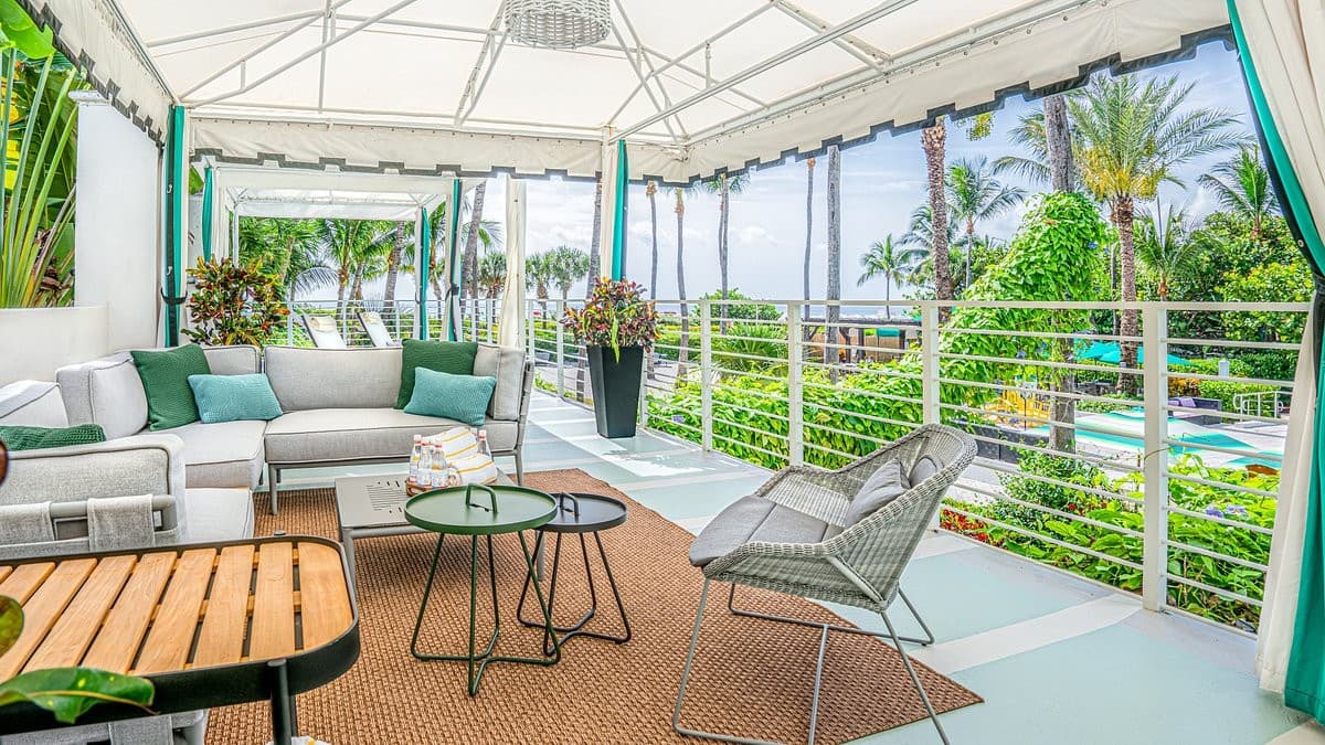 Outdoor lounge area at Kimpton Surfcomber Hotel Miami Beach