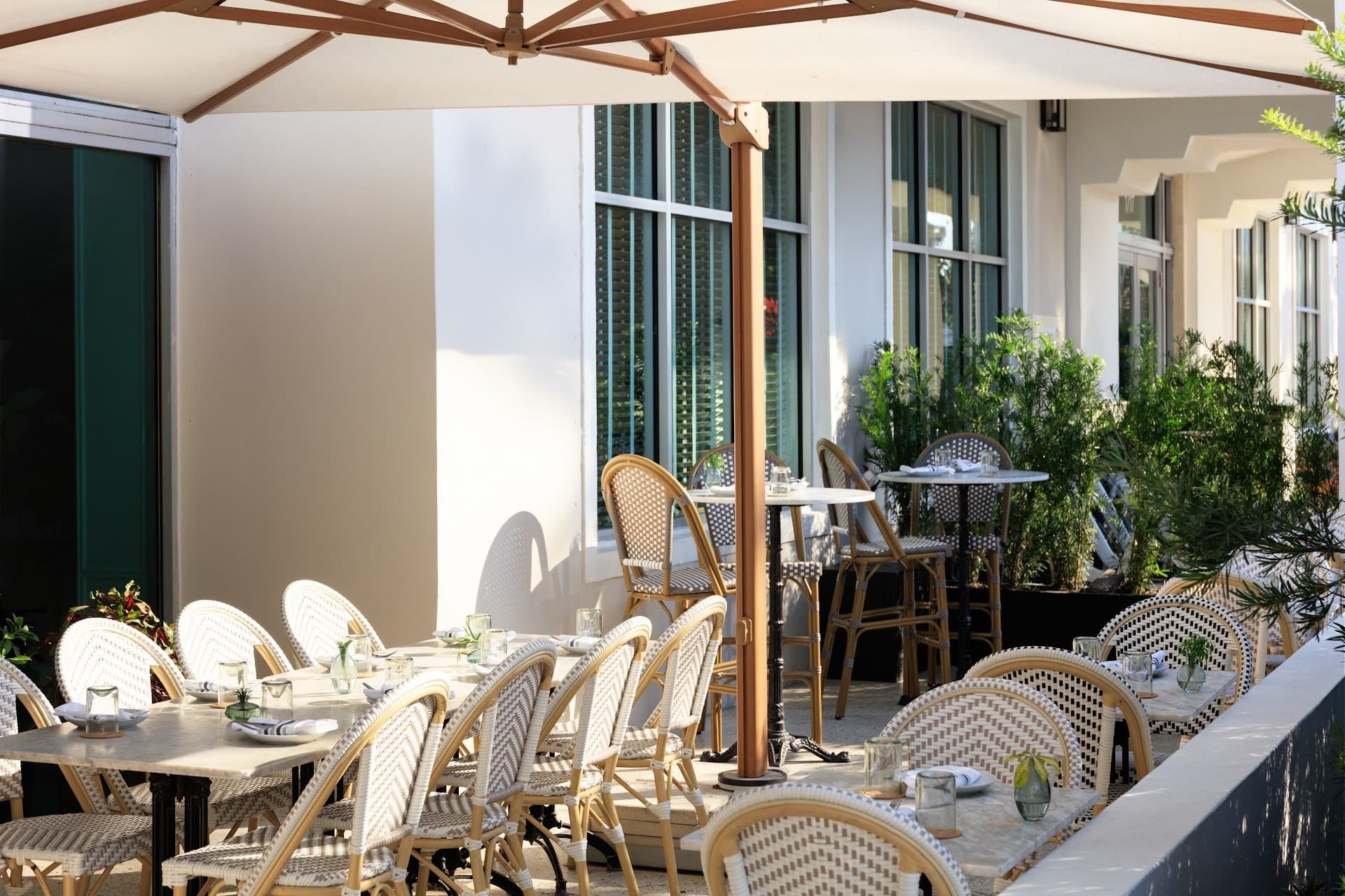 Outdoor dining area at Kimpton Surfcomber Hotel in Miami Beach
