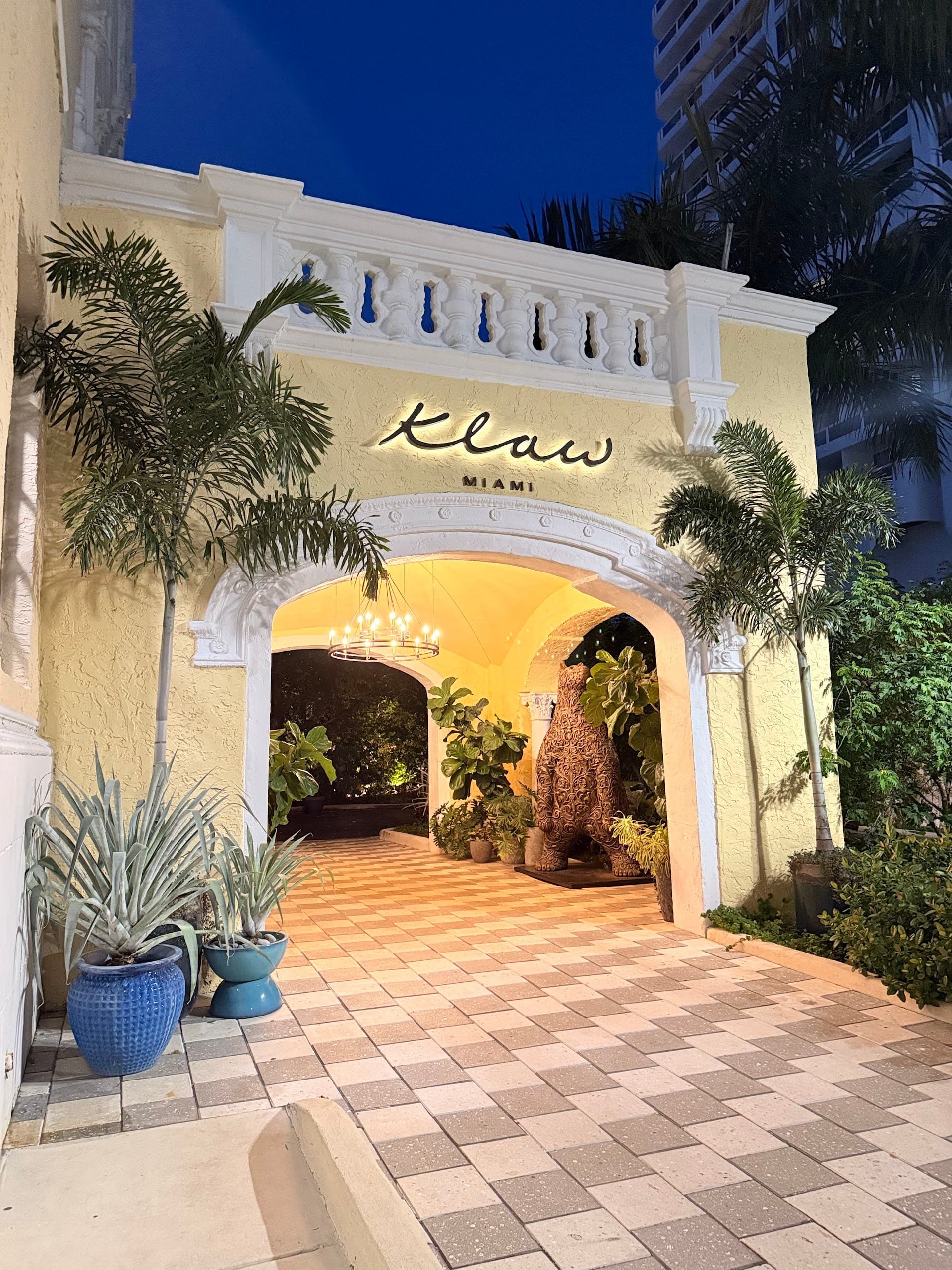 Klaw Miami restaurant entrance in Miami