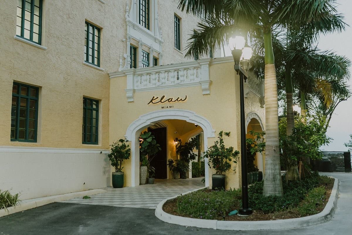 Exterior view of Klaw Miami restaurant in Miami