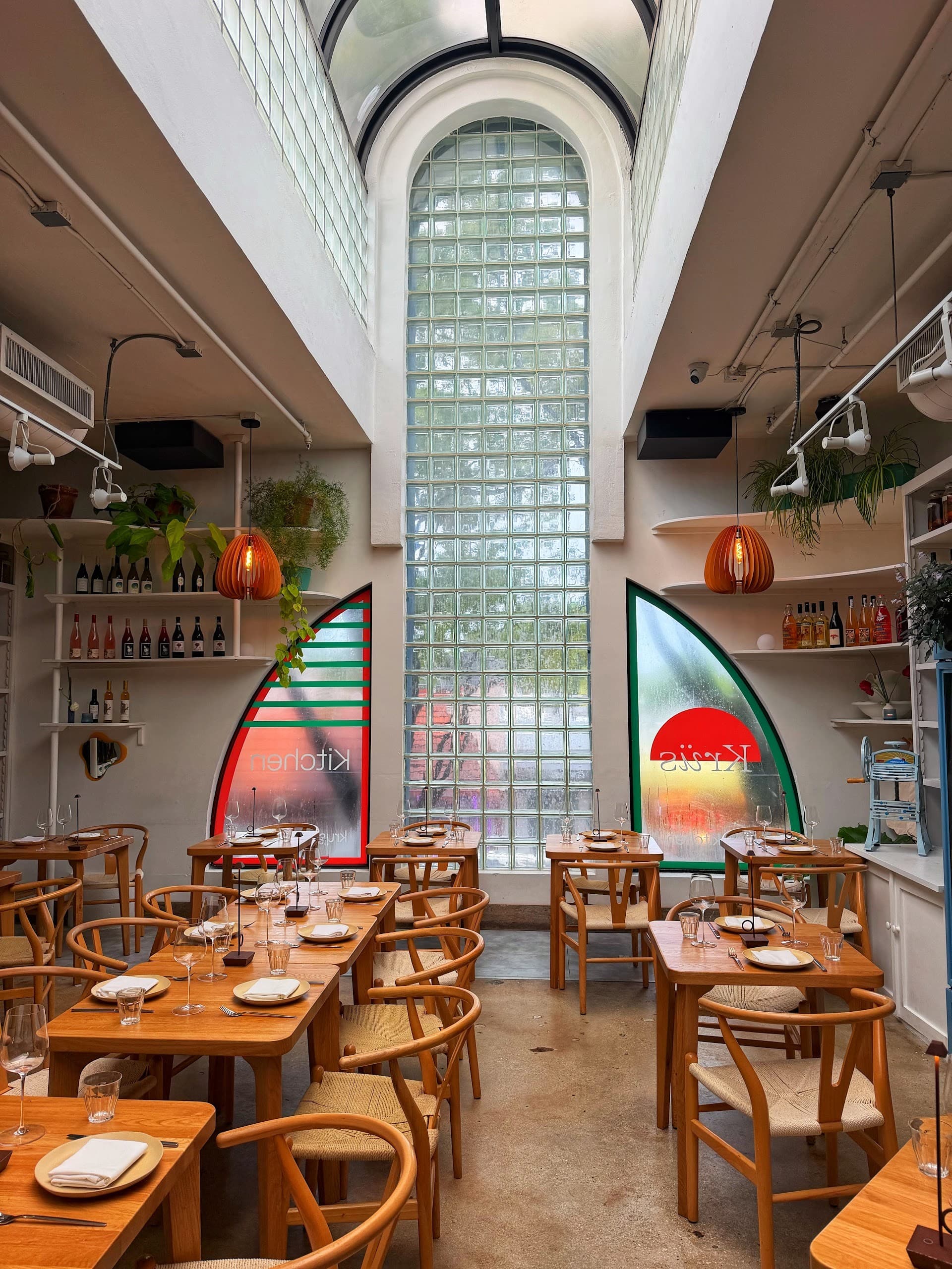 Krüs Kitchen interior dining space in Miami