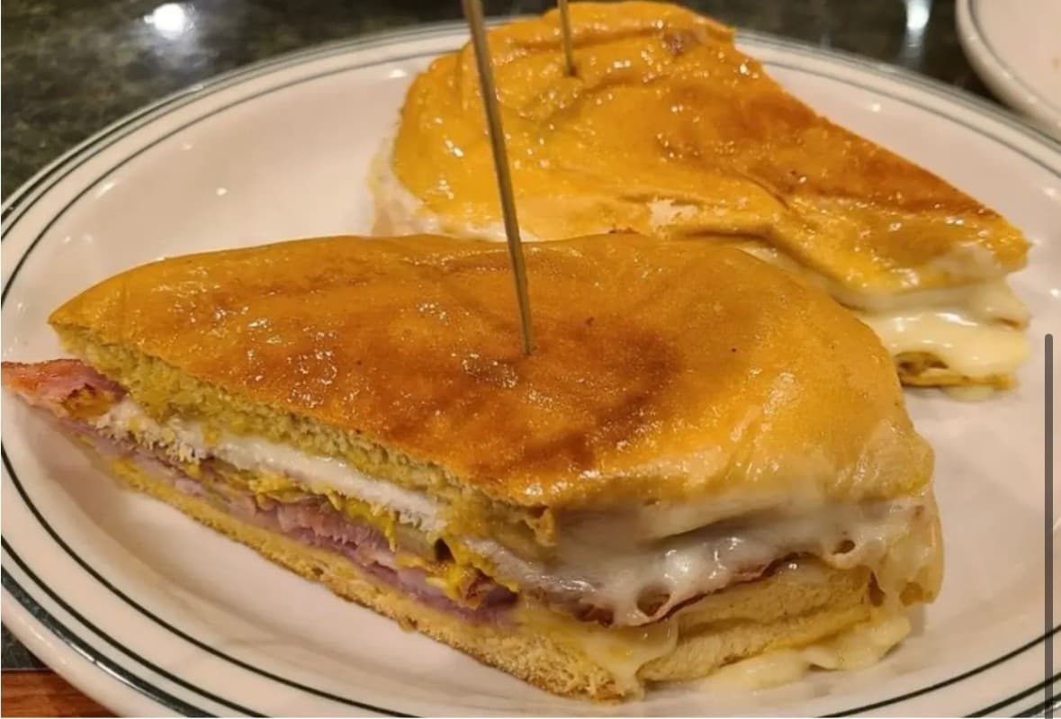 Delicious sandwich at La Carreta in Miami