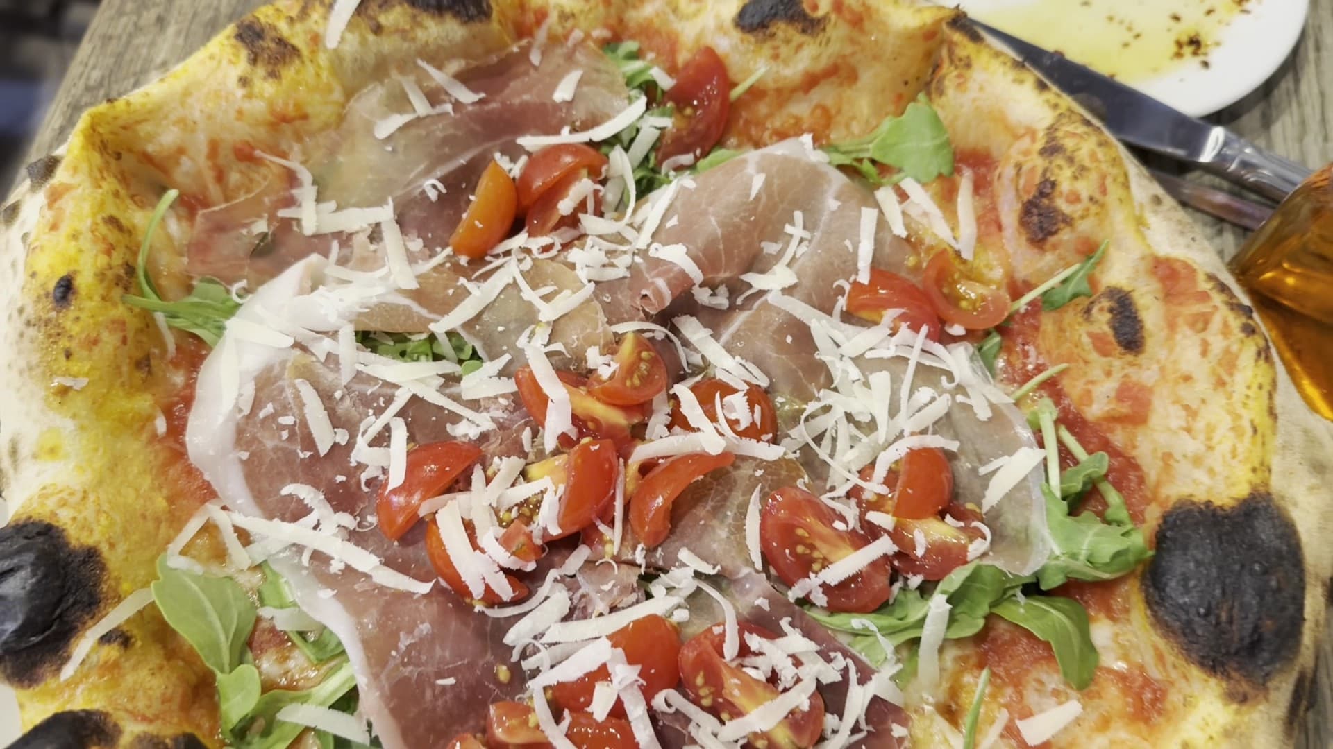 Delicious pizza at La Leggenda Pizzeria in Miami Beach