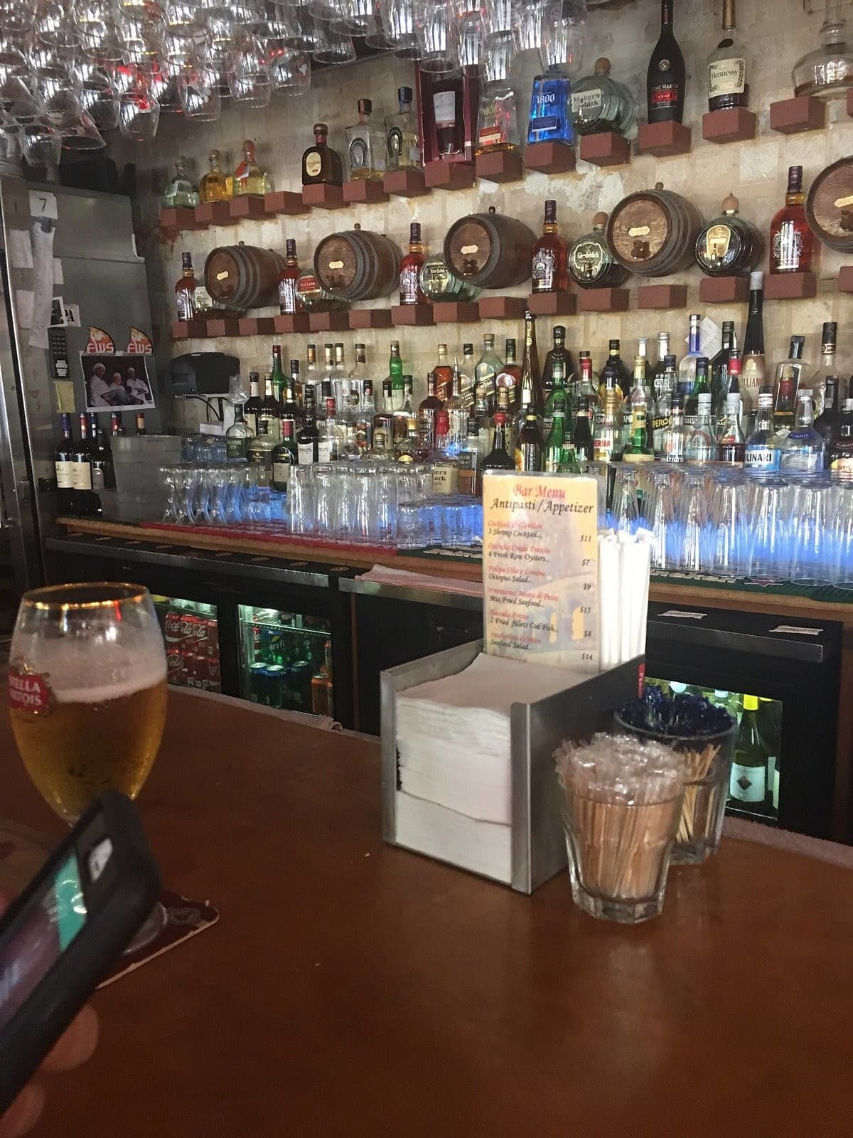 Bar area at La Romanita Restaurant in Hialeah
