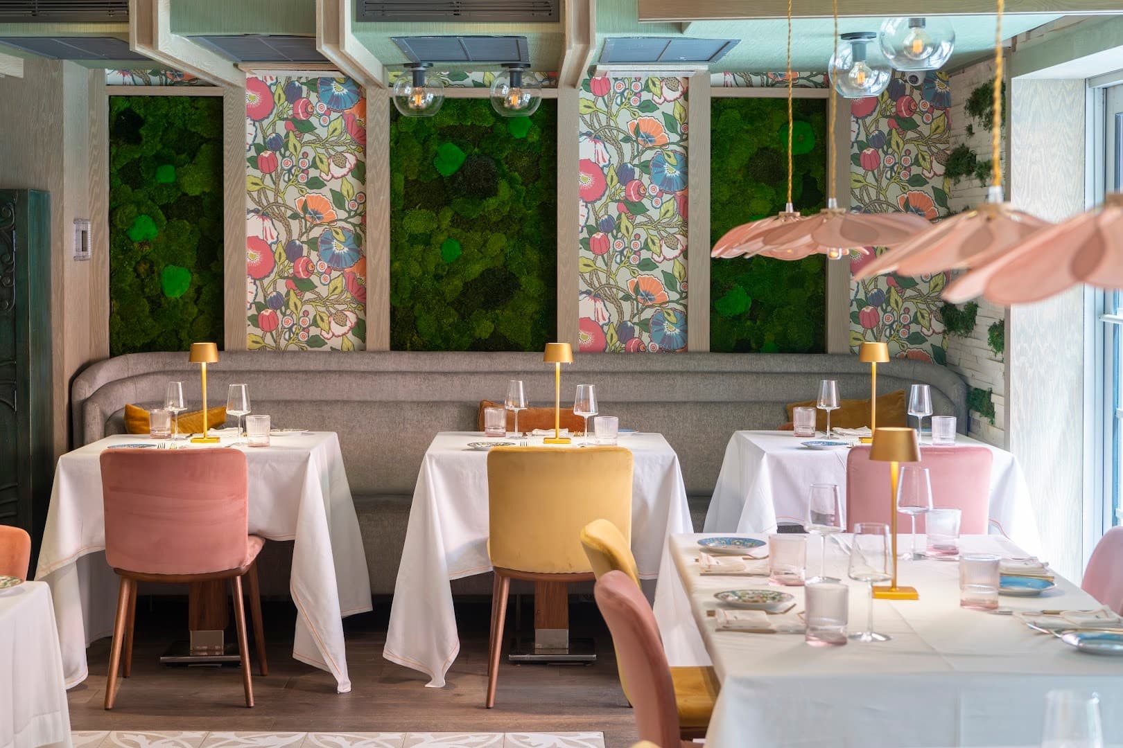 Elegant dining area at Lennox Miami Beach