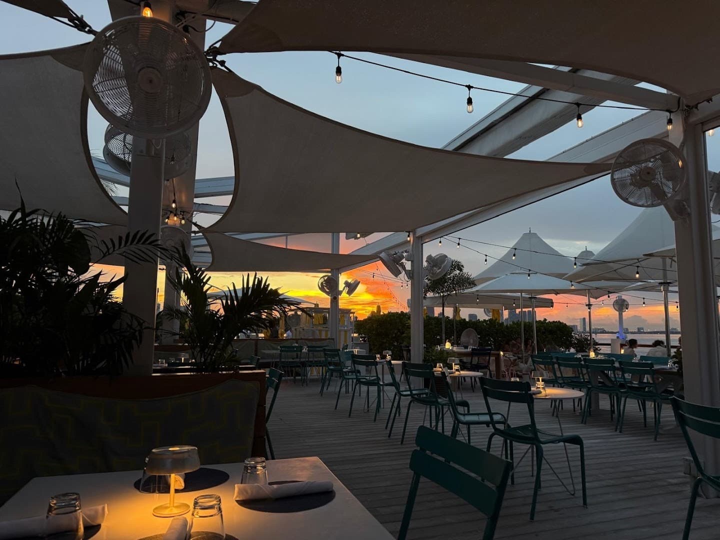 Lido Bayside restaurant ambiance in Miami Beach