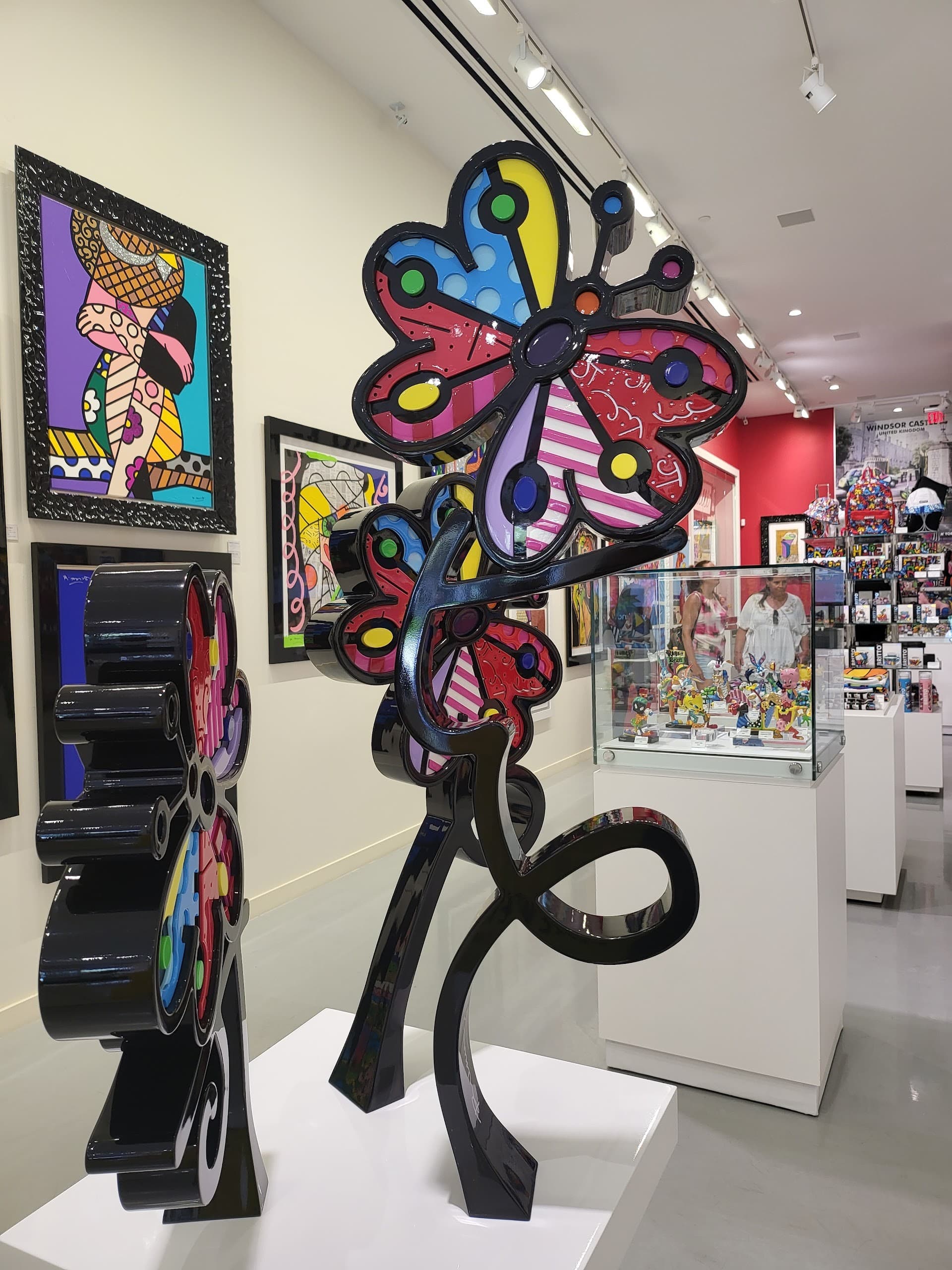 Colorful artistic flower sculpture at Lincoln Road Shopping District, Miami