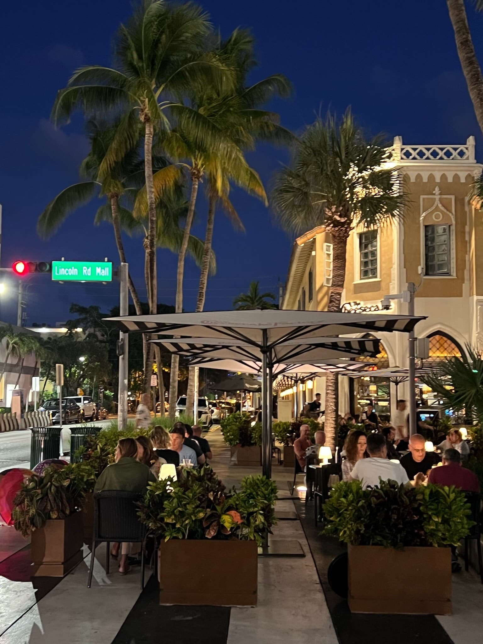 Outdoor dining at Lincoln Road Shopping District in Miami