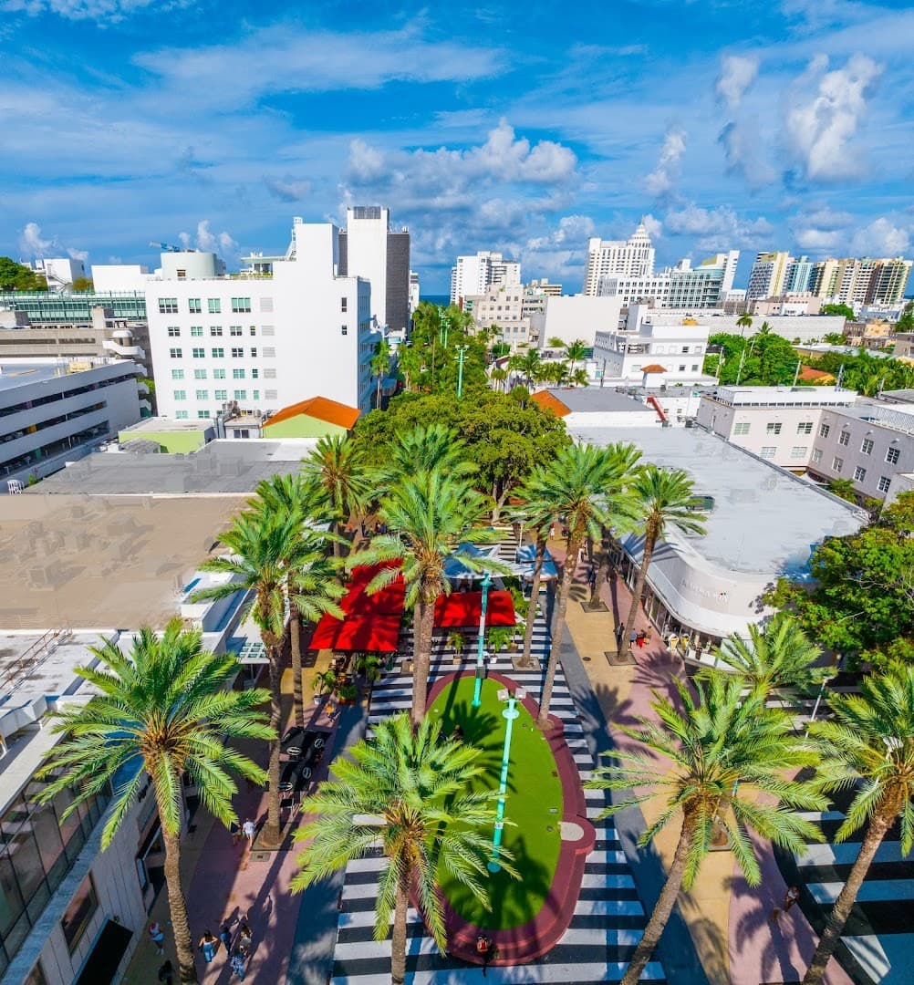 Lincoln Road Shopping District view in Miami