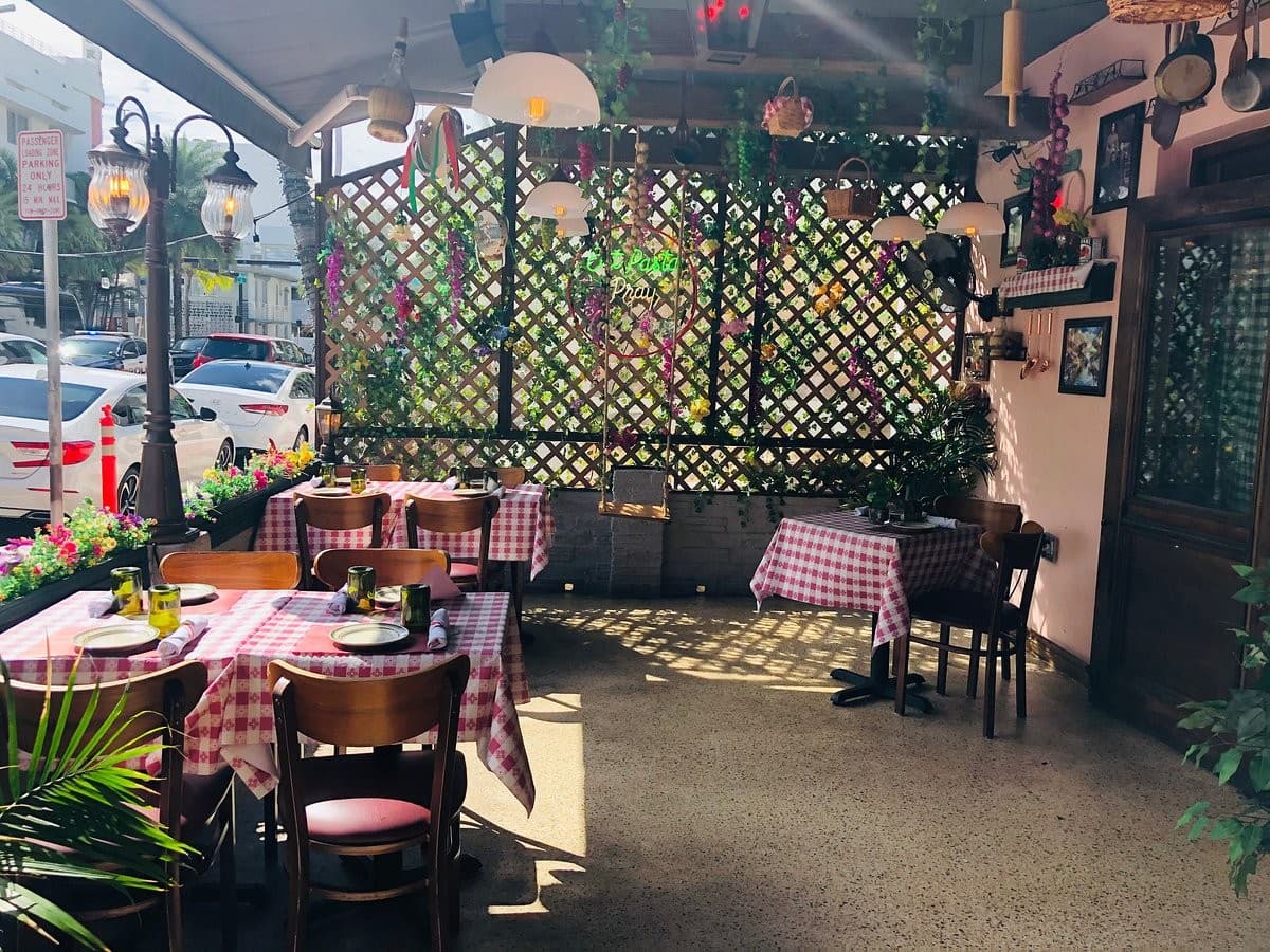 Outdoor dining area at ll Pastaiolo in Miami Beach
