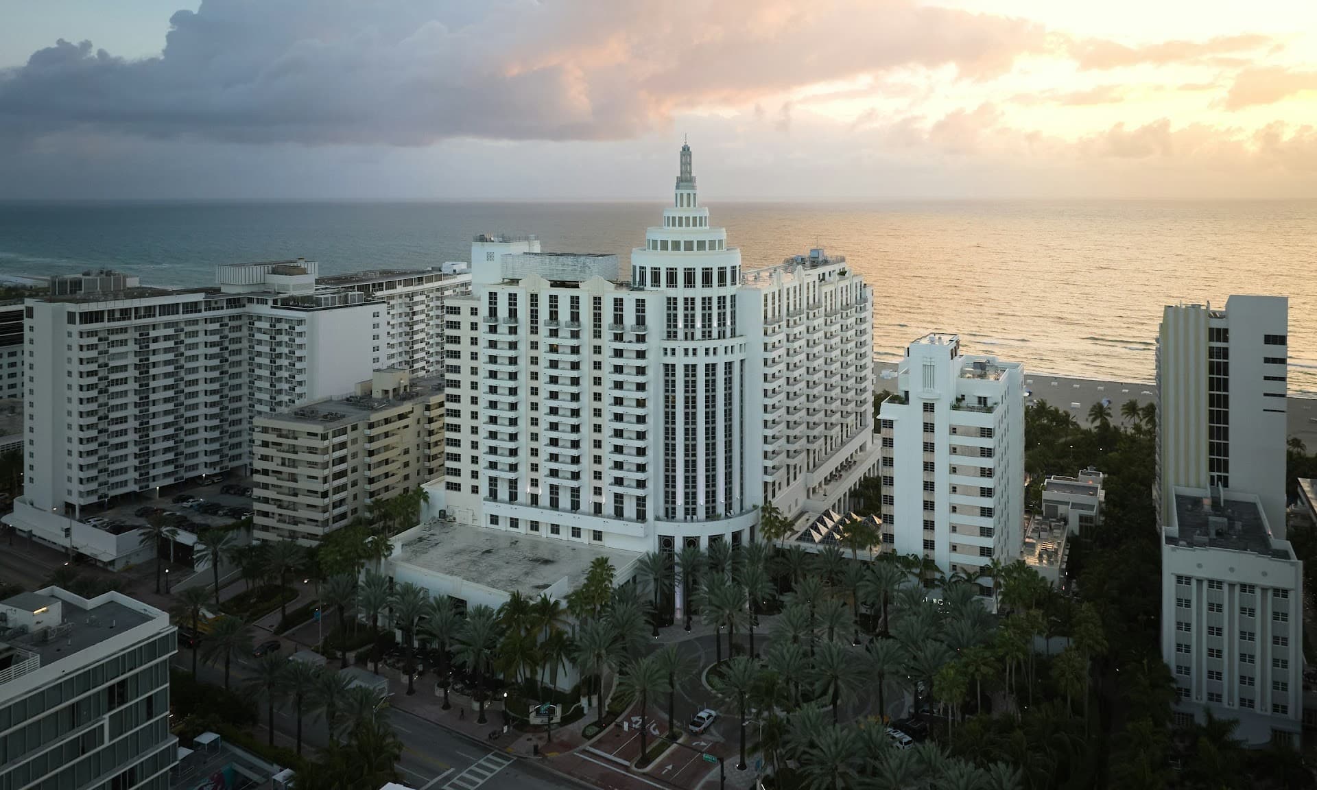 Loews Miami Beach Hotel exterior view at sunset