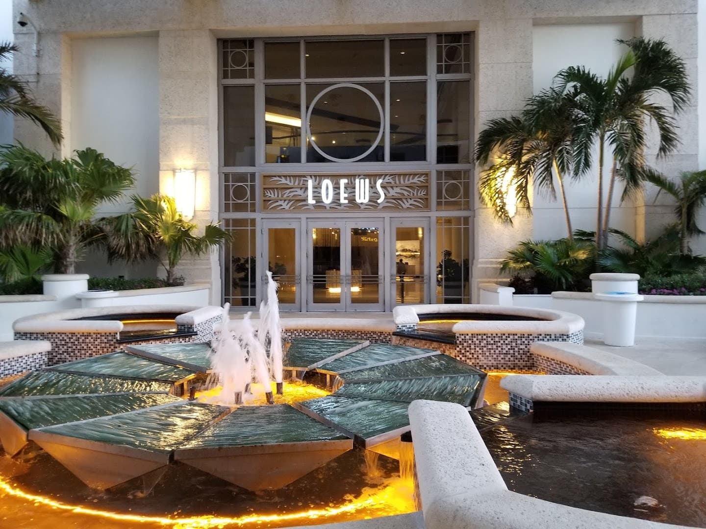 Loews Miami Beach Hotel entrance with fountain