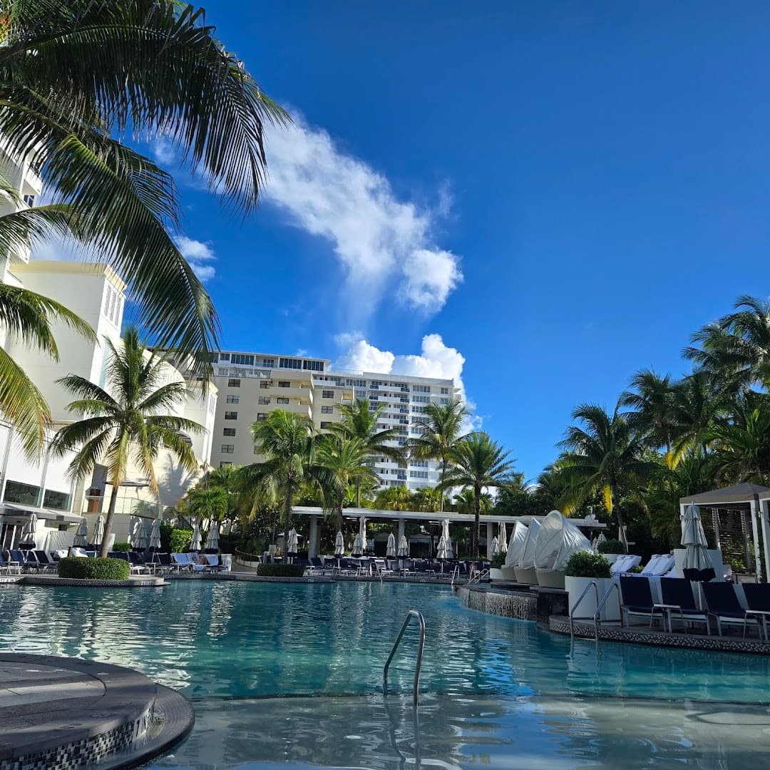 Loews Miami Beach Hotel pool area