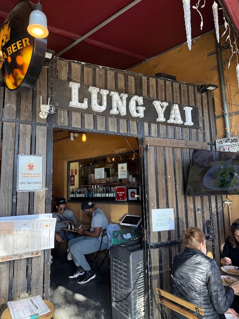 Lung Yai Thai Tapas entrance in Miami