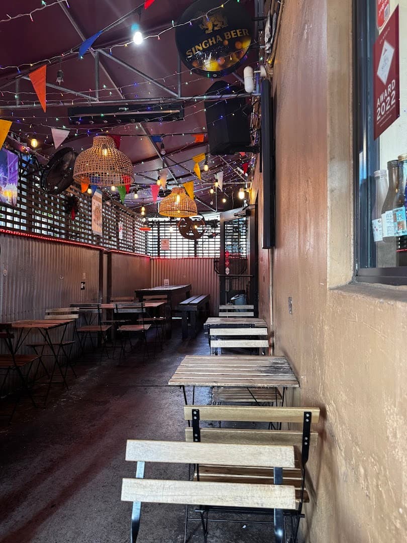 Interior view of Lung Yai Thai Tapas in Miami