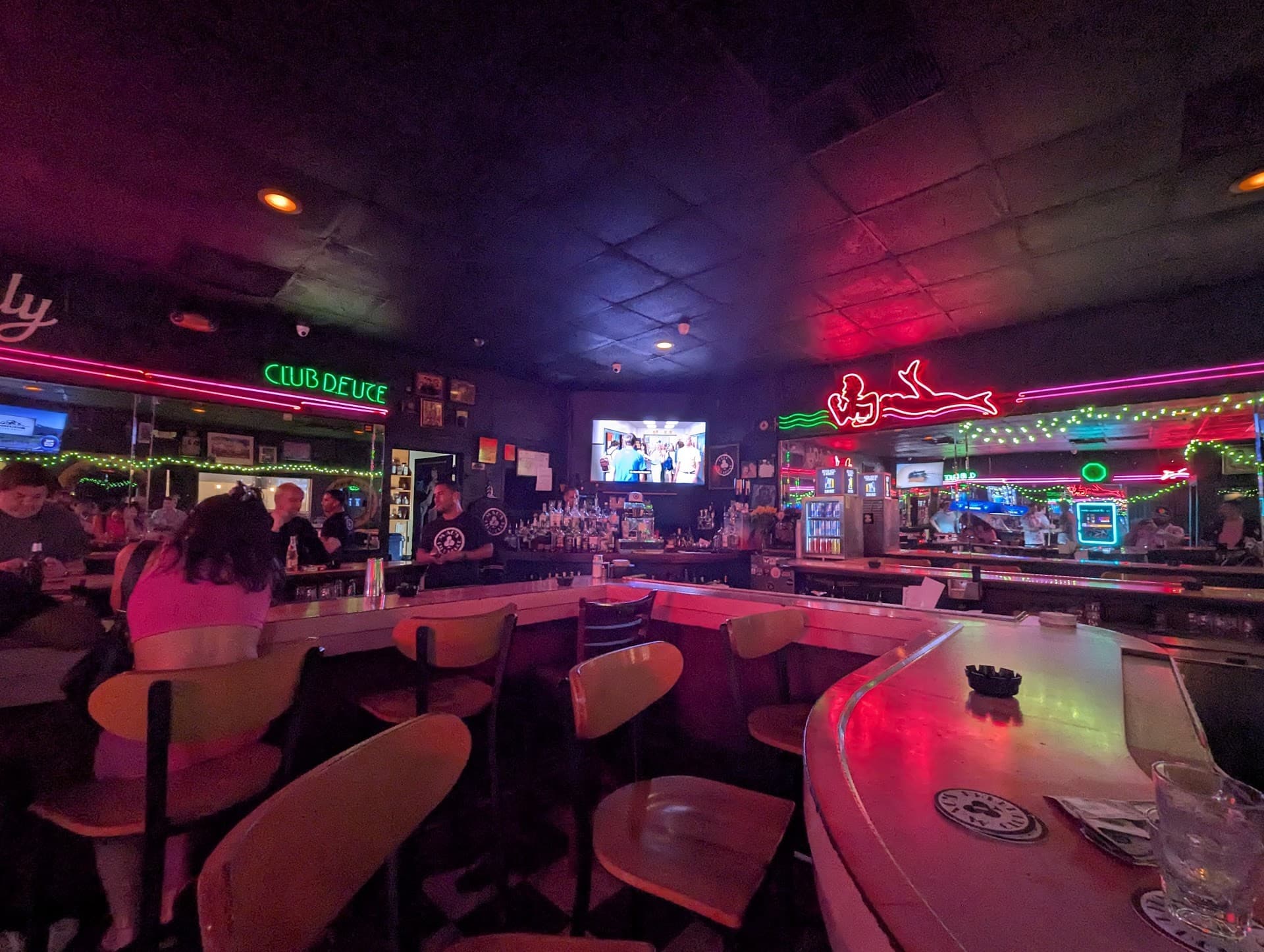 Mac's Club Deuce interior ambiance in Miami Beach