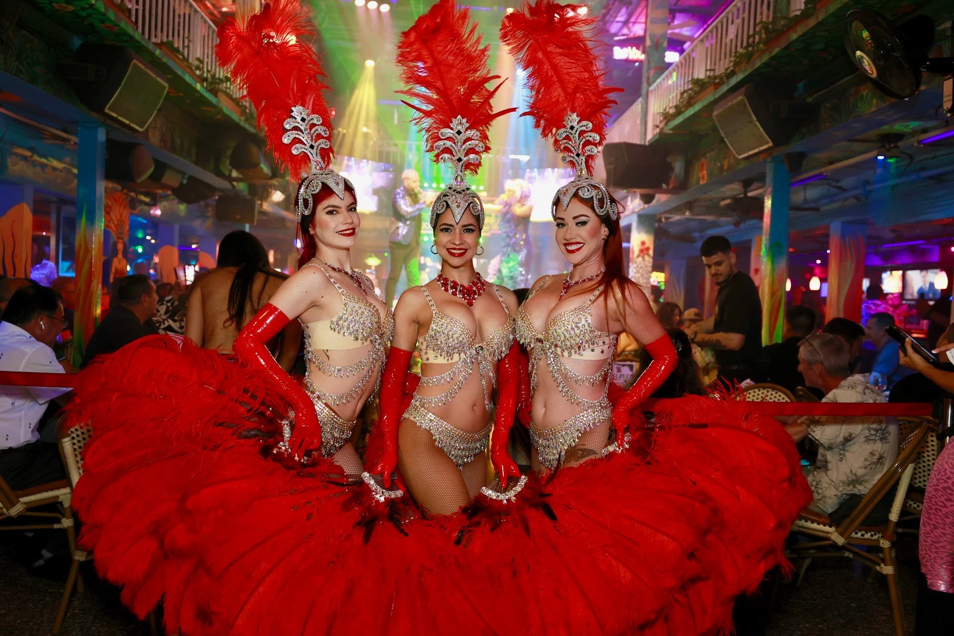 Vibrant atmosphere at Mango's Miami Beach nightlife