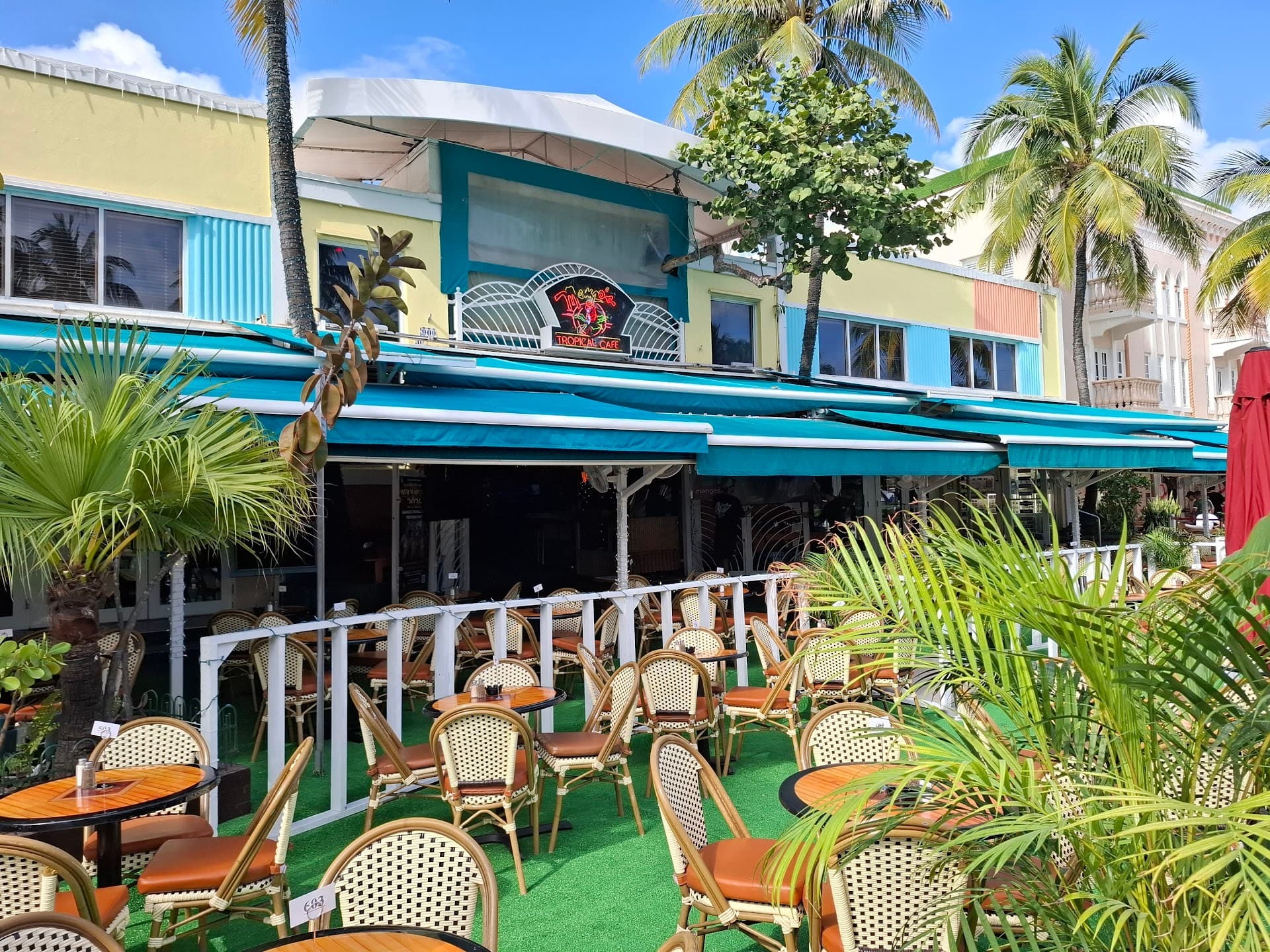 Mango's Miami Beach vibrant exterior dining area